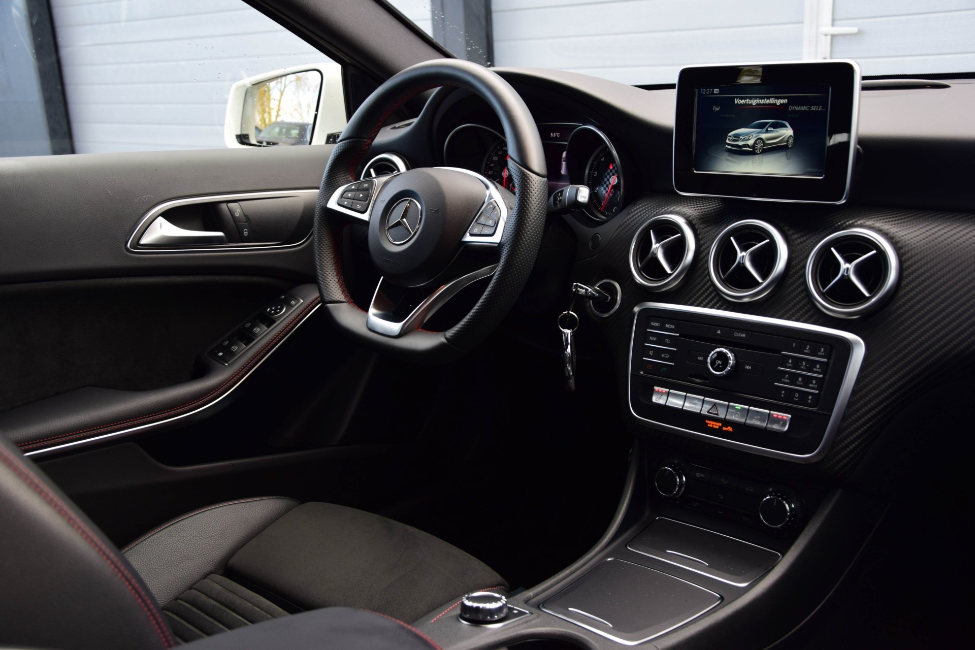 Mercedes-Benz A-Klasse 180 AMG LED/3D navi/Verw-stln Aut7 Foto 6