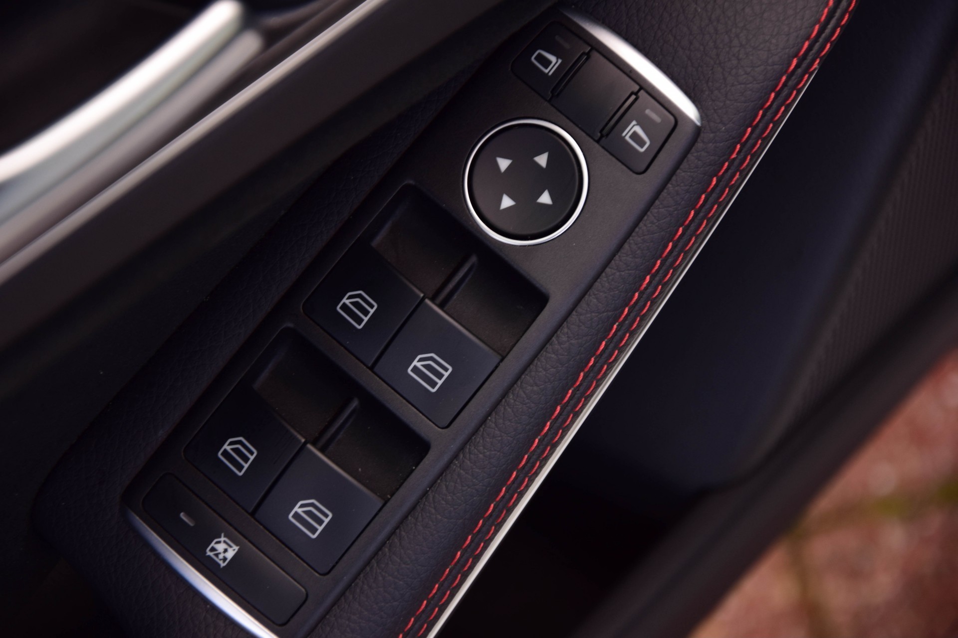 Mercedes-Benz A-Klasse 180 AMG LED/3D navi/Verw-stln Aut7 Foto 8