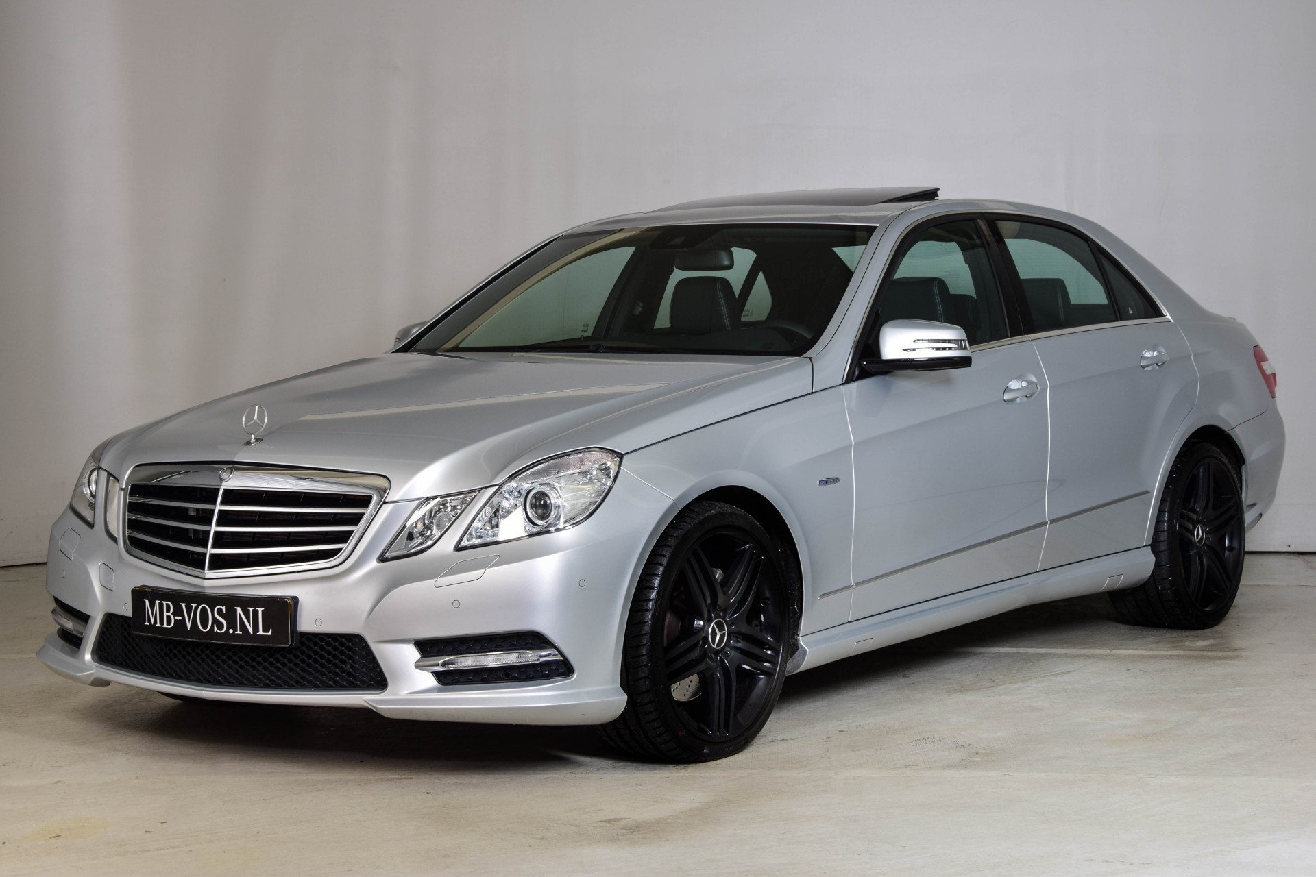 Mercedes-Benz E-Klasse 350 CGI AMG Aut7 in absolute nieuwstaat Foto 1