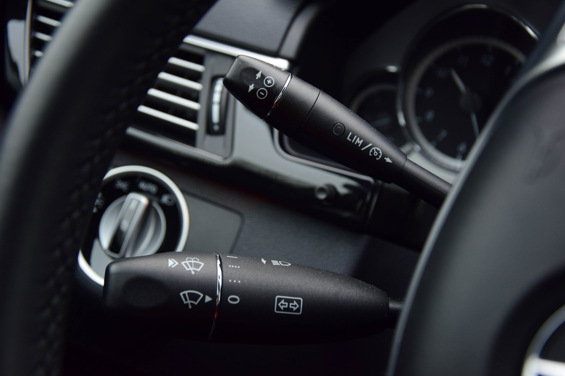 Mercedes-Benz E-Klasse 350 CGI AMG Aut7 in absolute nieuwstaat Foto 10