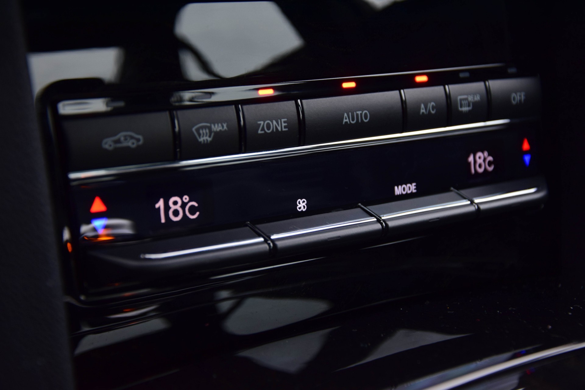 Mercedes-Benz E-Klasse 350 CGI AMG Aut7 in absolute nieuwstaat Foto 12