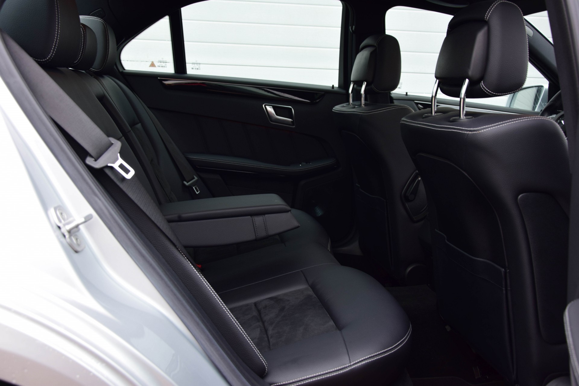 Mercedes-Benz E-Klasse 350 CGI AMG Aut7 in absolute nieuwstaat Foto 4