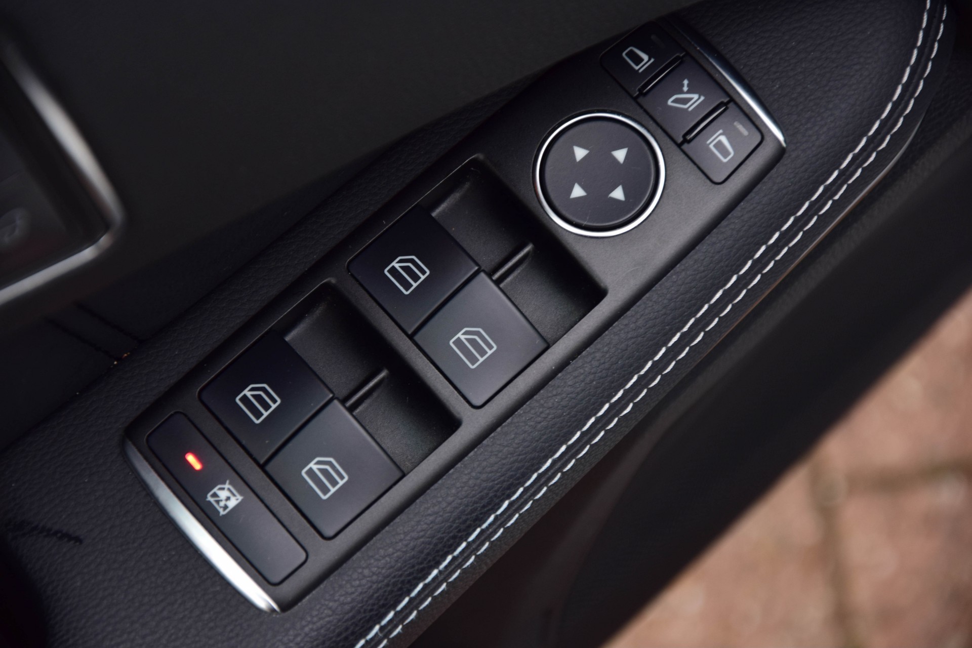 Mercedes-Benz E-Klasse 350 CGI AMG Aut7 in absolute nieuwstaat Foto 9