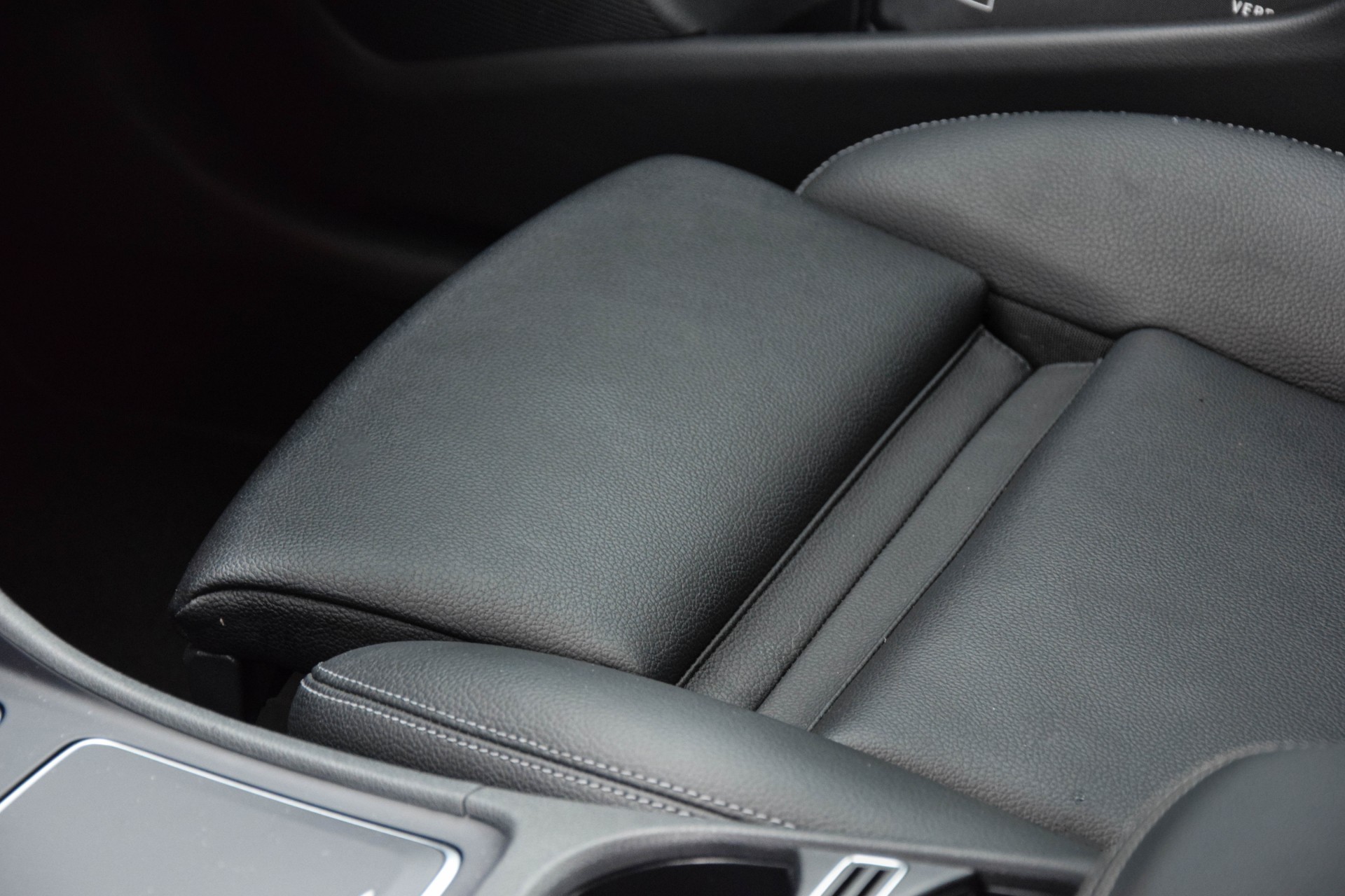 Mercedes-Benz A-Klasse 180 Urban Leder/LED/Navi/Verw-stln Aut7 Foto 10