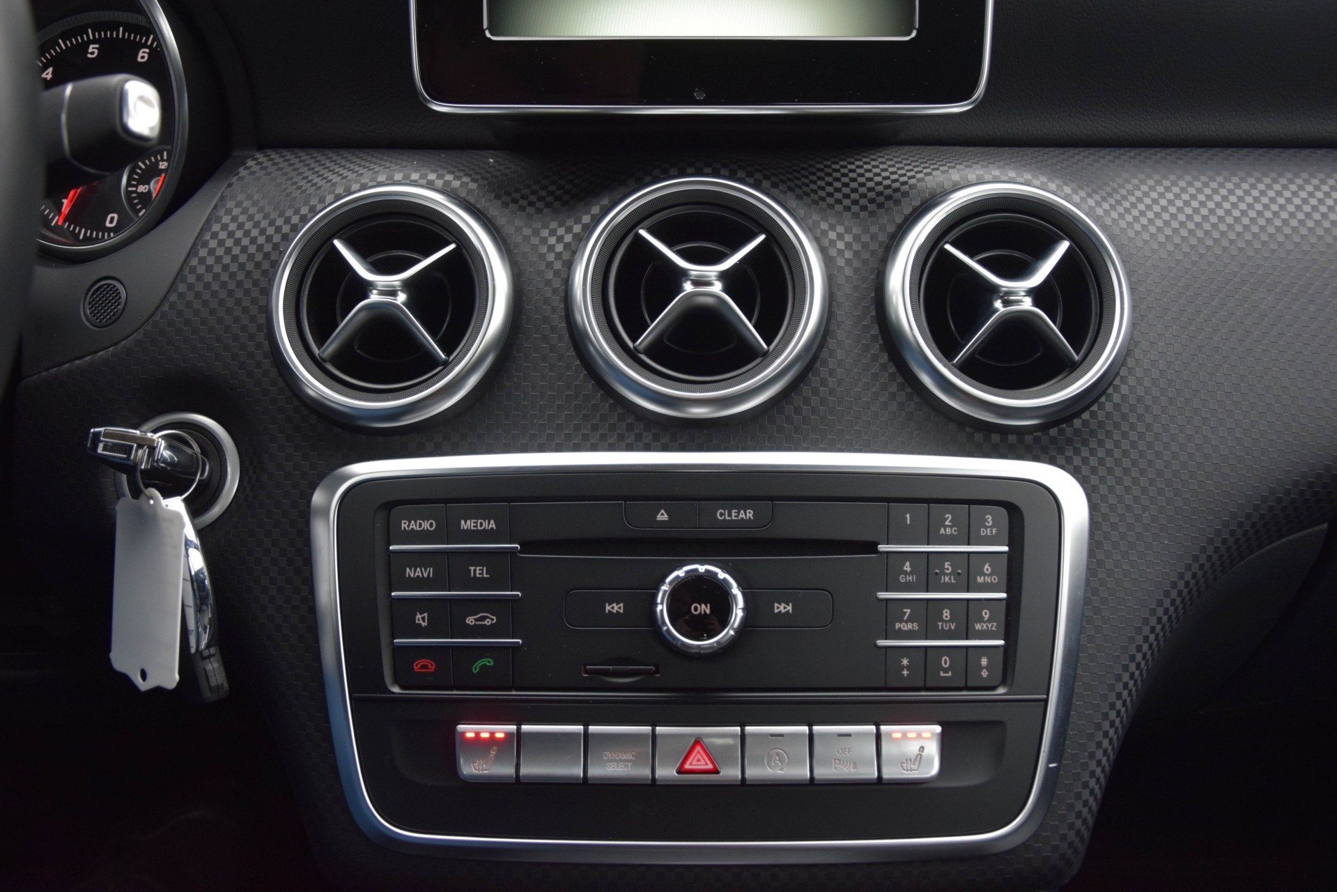 Mercedes-Benz A-Klasse 180 Urban Leder/LED/Navi/Verw-stln Aut7 Foto 11