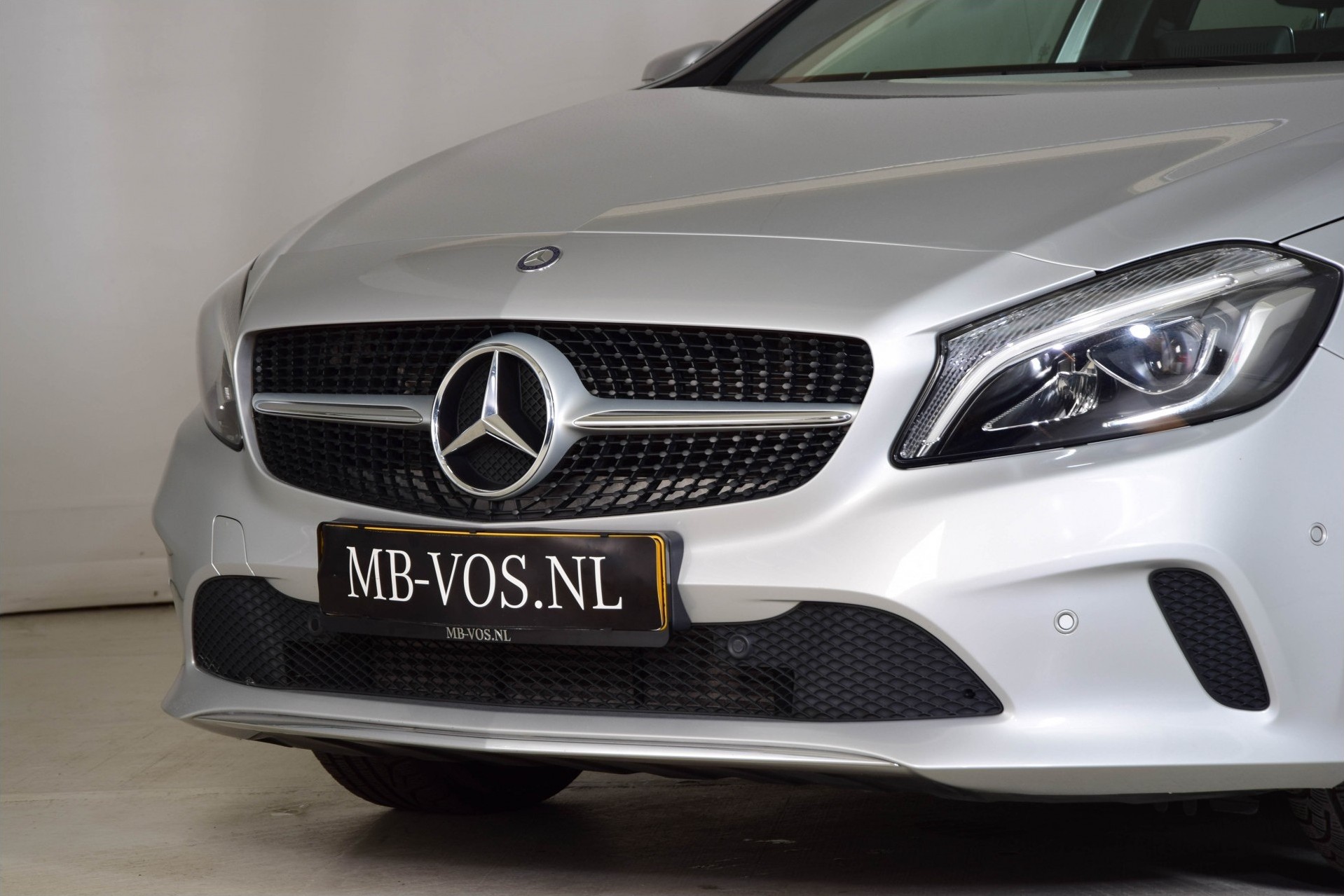 Mercedes-Benz A-Klasse 180 Urban Leder/LED/Navi/Verw-stln Aut7 Foto 16