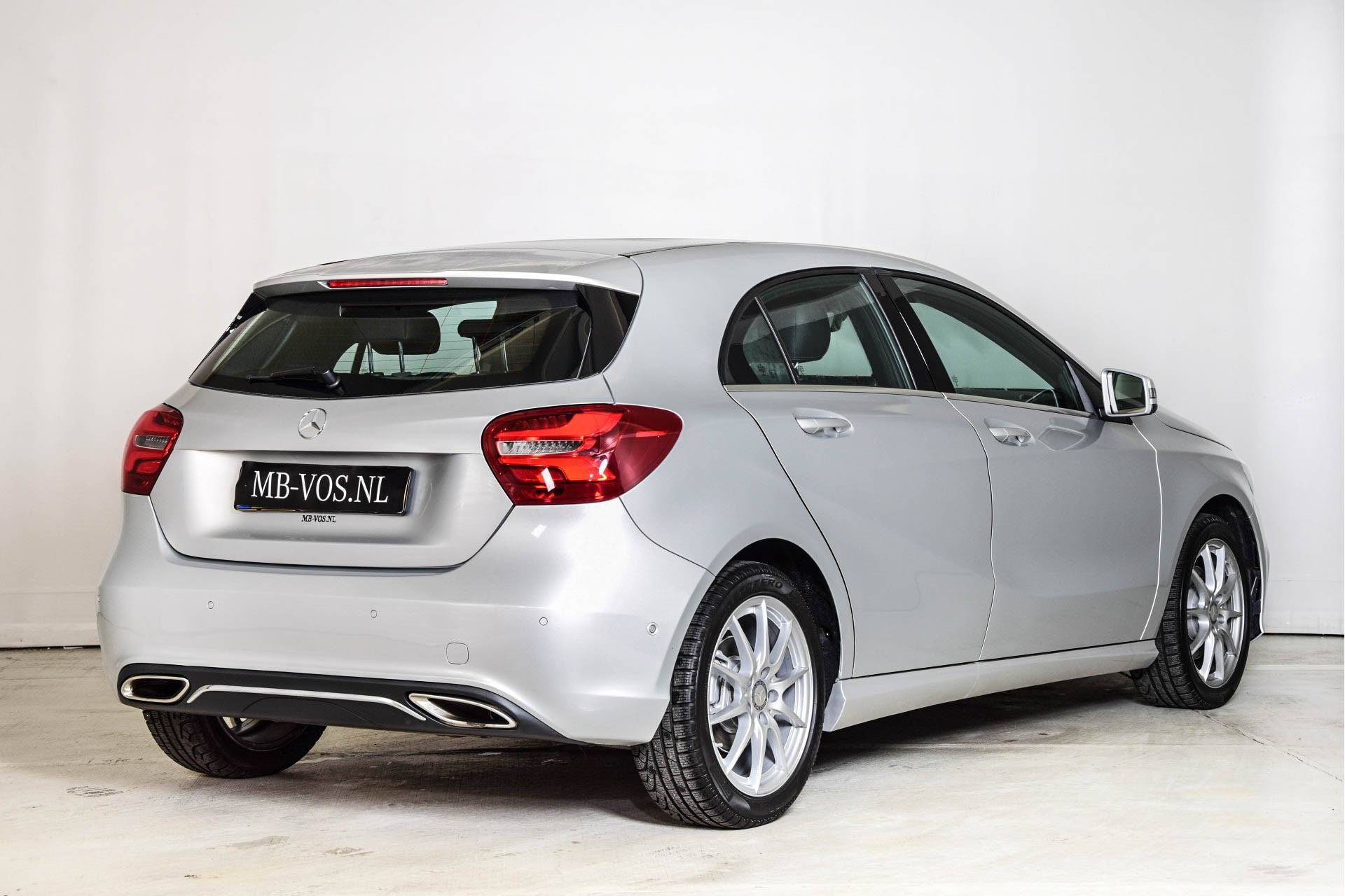 Mercedes-Benz A-Klasse 180 Urban Leder/LED/Navi/Verw-stln Aut7 Foto 2