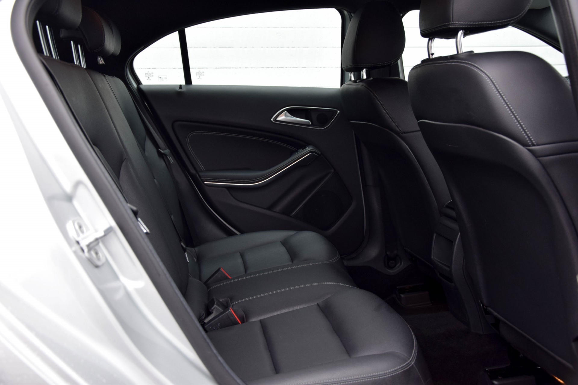 Mercedes-Benz A-Klasse 180 Urban Leder/LED/Navi/Verw-stln Aut7 Foto 4