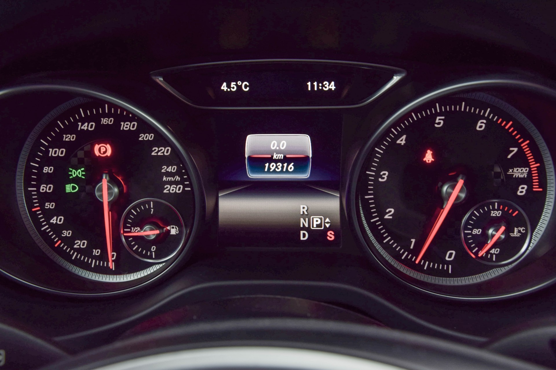 Mercedes-Benz A-Klasse 180 Urban Leder/LED/Navi/Verw-stln Aut7 Foto 7