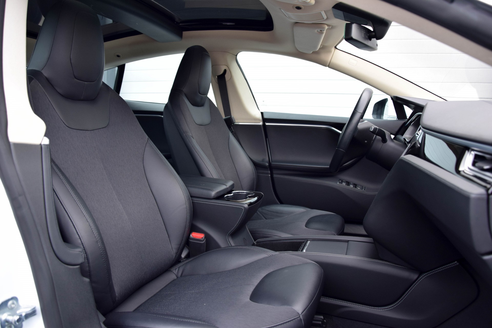 Tesla Model S 85 Panorama/Luchtvering/Autopilot/Techpakket Foto 3