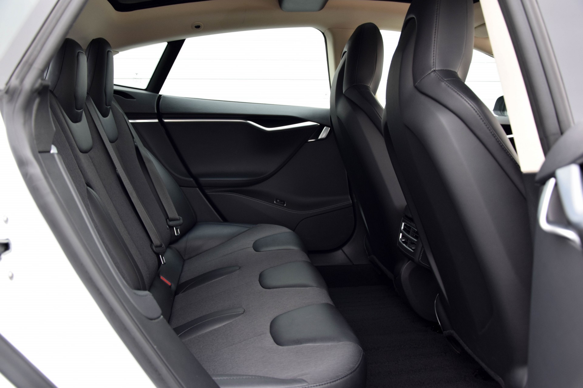Tesla Model S 85 Panorama/Luchtvering/Autopilot/Techpakket Foto 4