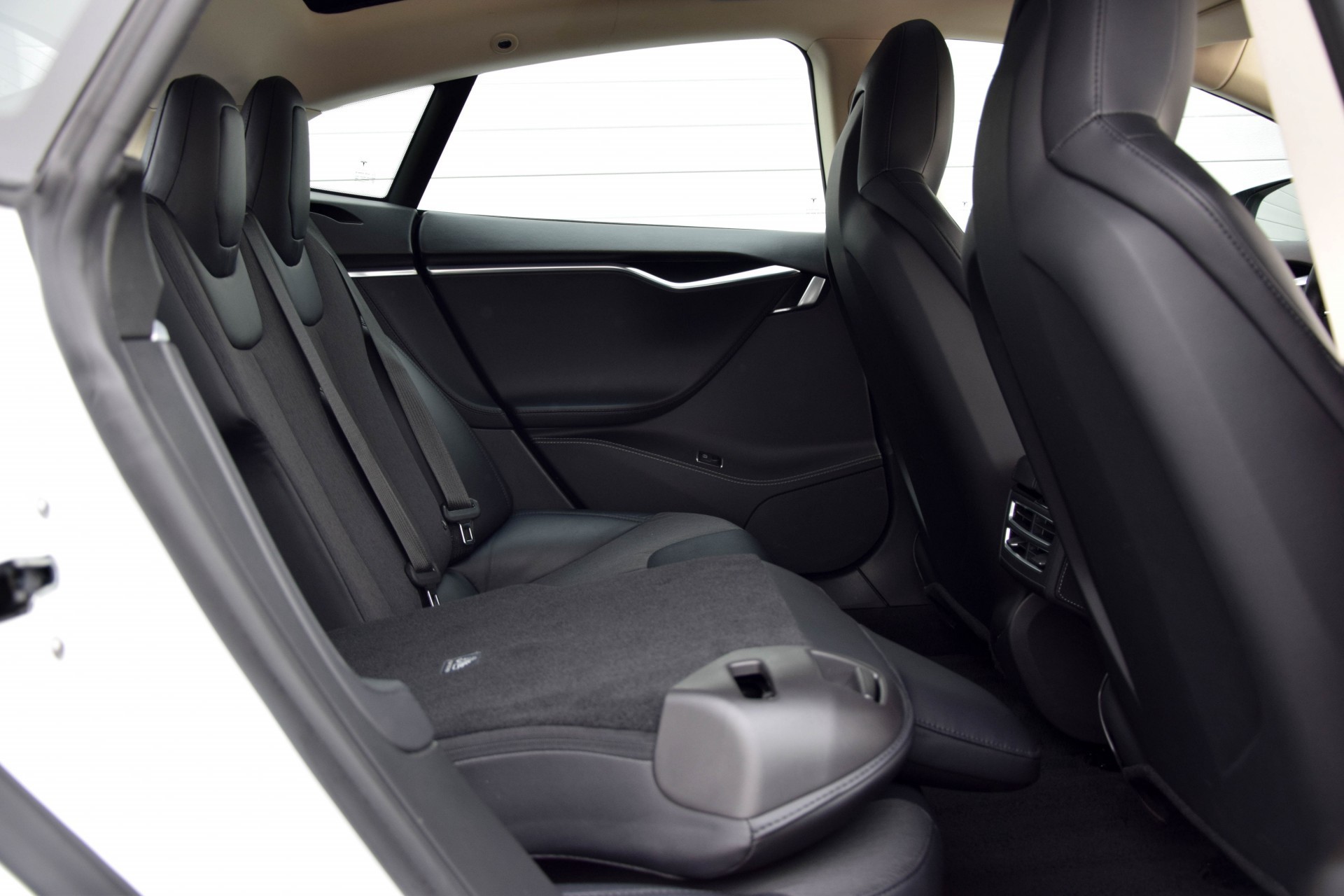 Tesla Model S 85 Panorama/Luchtvering/Autopilot/Techpakket Foto 5