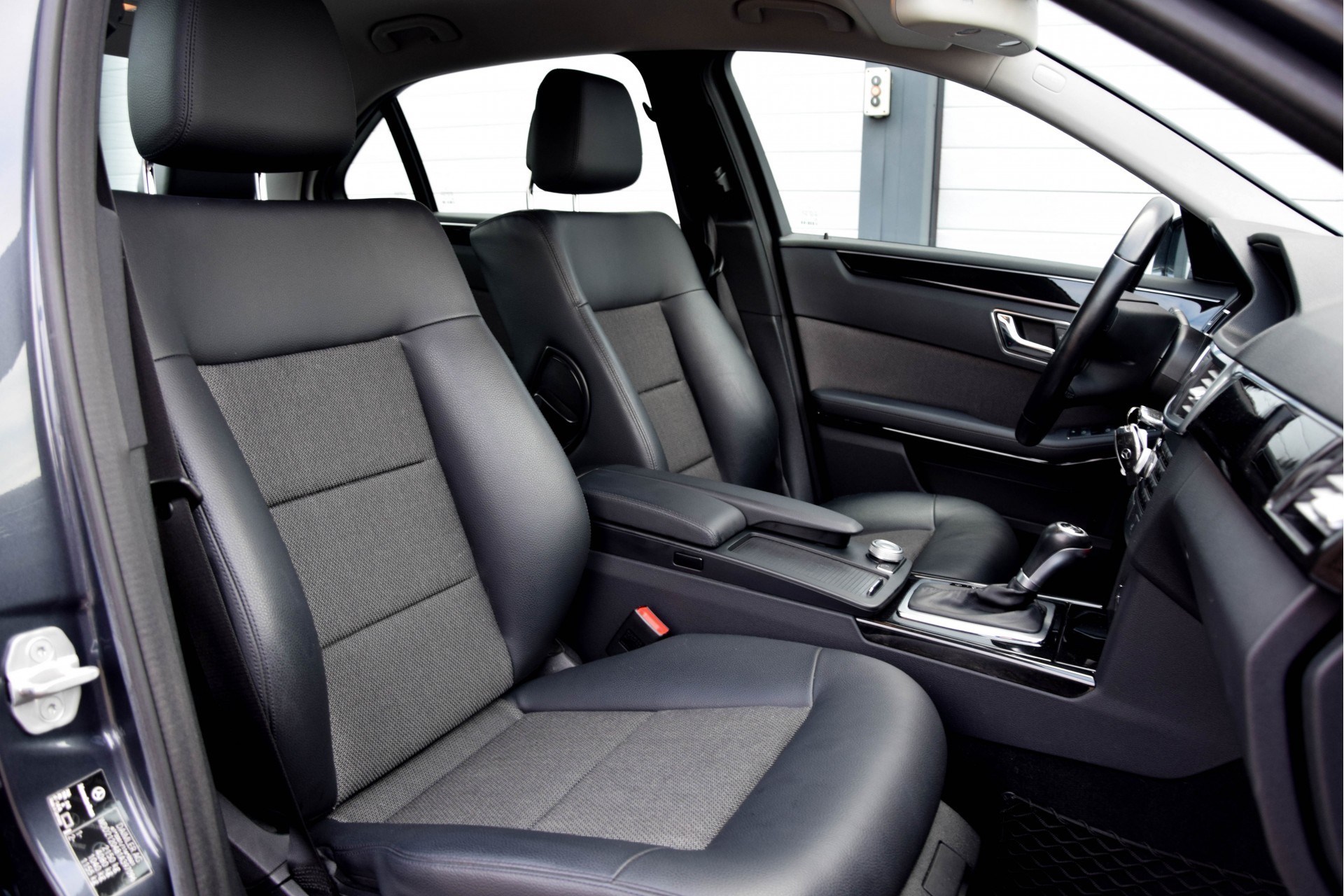 Mercedes-Benz E-Klasse 200 CGI Avantgarde Navi/ILS/Verw-stln Aut5 Foto 3