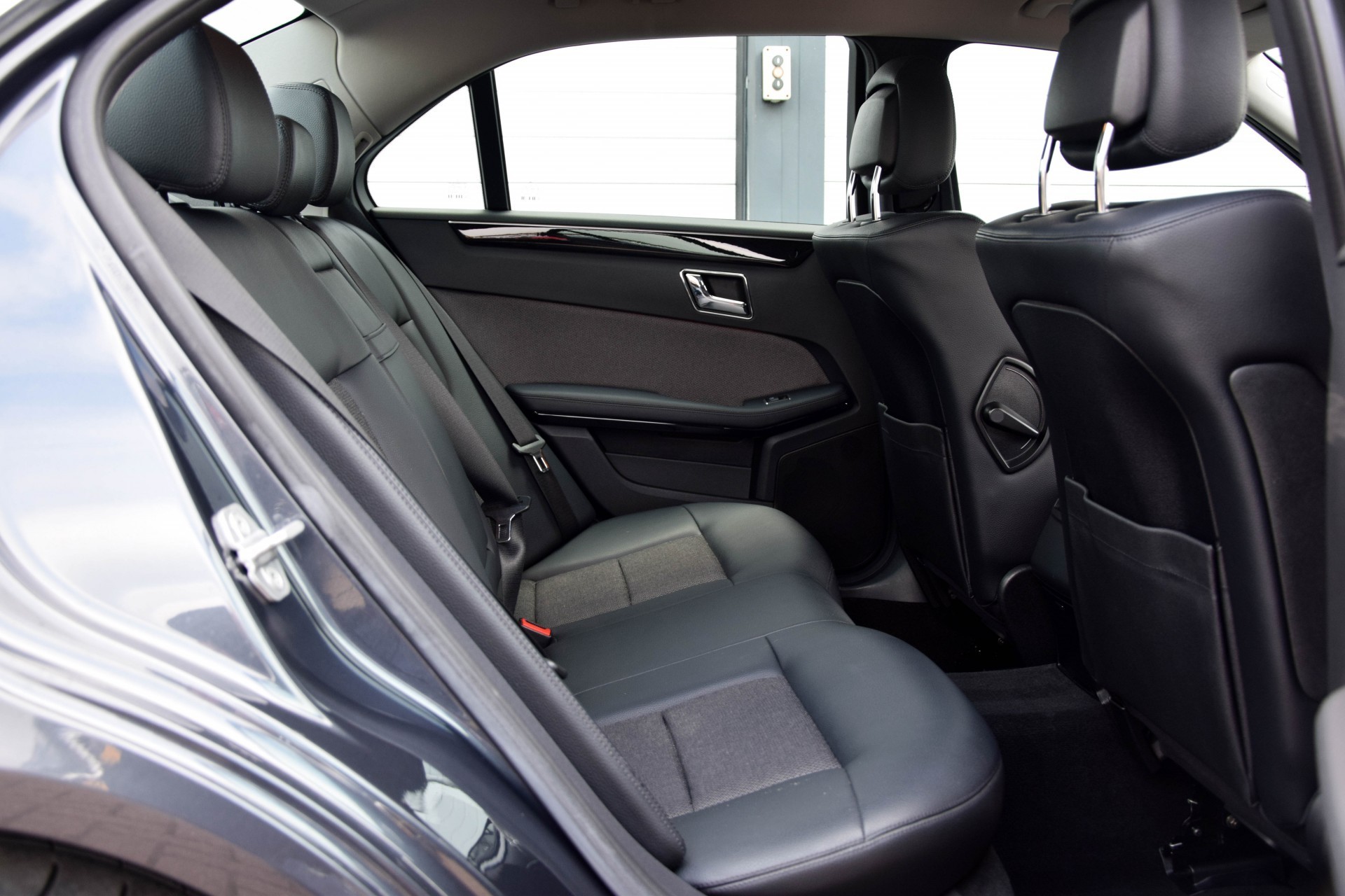 Mercedes-Benz E-Klasse 200 CGI Avantgarde Navi/ILS/Verw-stln Aut5 Foto 4