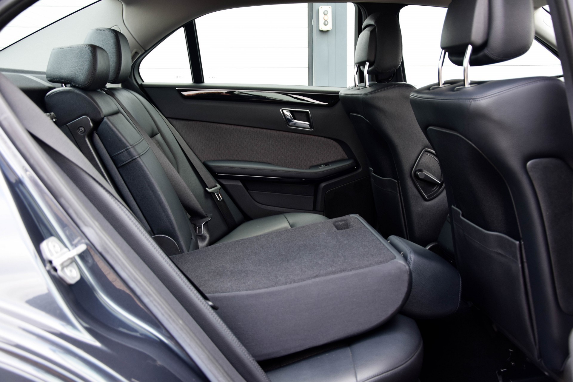 Mercedes-Benz E-Klasse 200 CGI Avantgarde Navi/ILS/Verw-stln Aut5 Foto 5