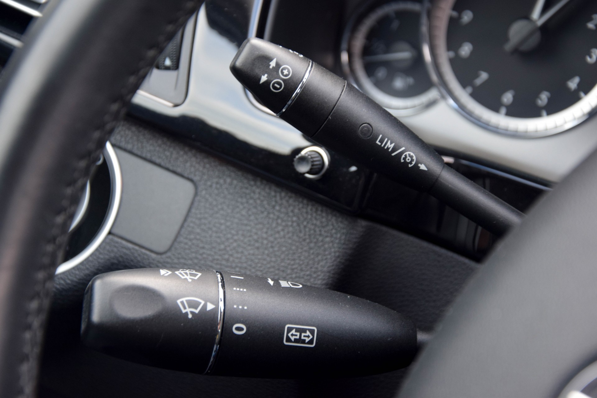 Mercedes-Benz E-Klasse 200 CGI Avantgarde Navi/ILS/Verw-stln Aut5 Foto 9