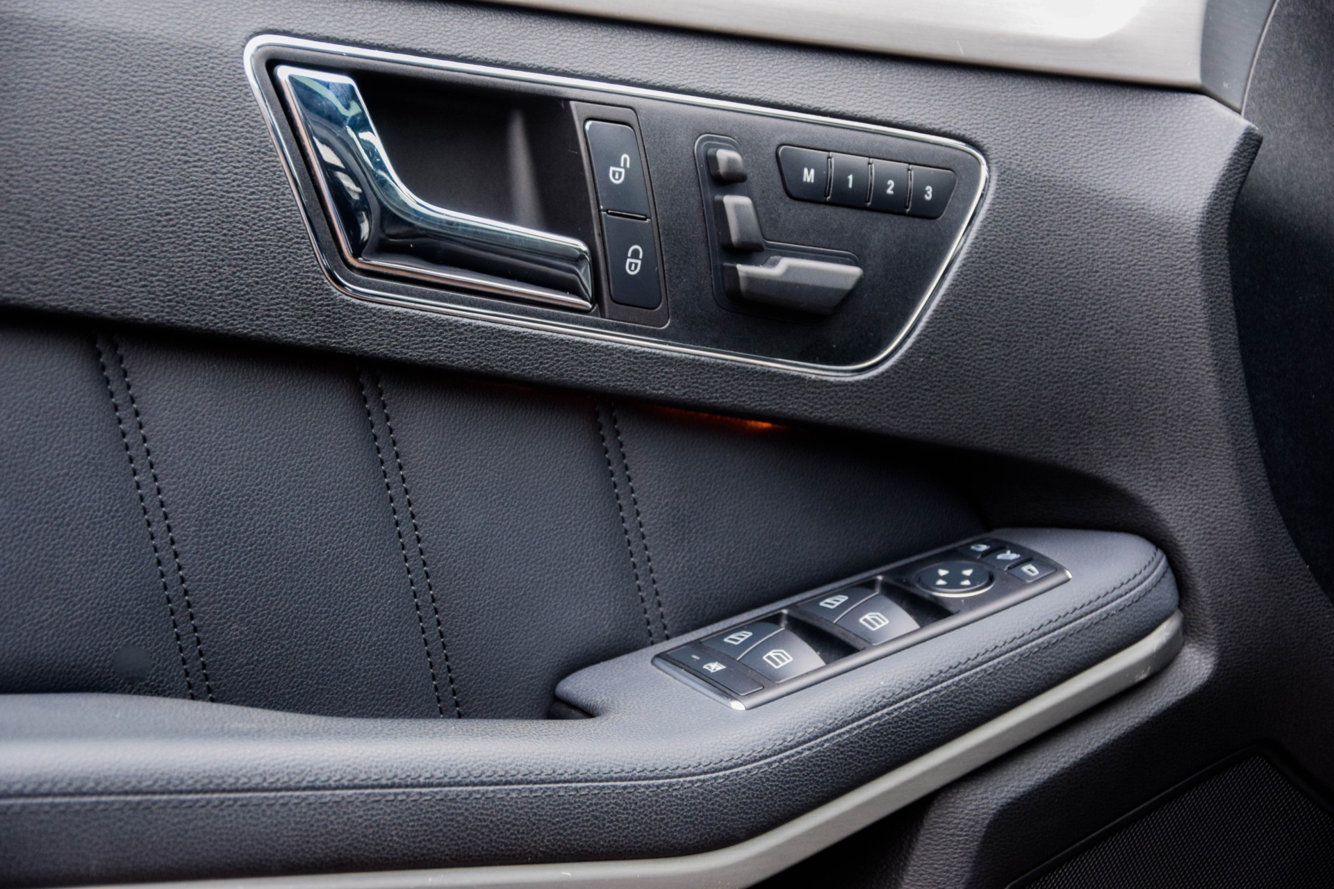 Mercedes-Benz E-Klasse 300 Cdi Distronic/Luchtvering/Massage/Panodak/Memory/Keyless Aut7 Foto 10