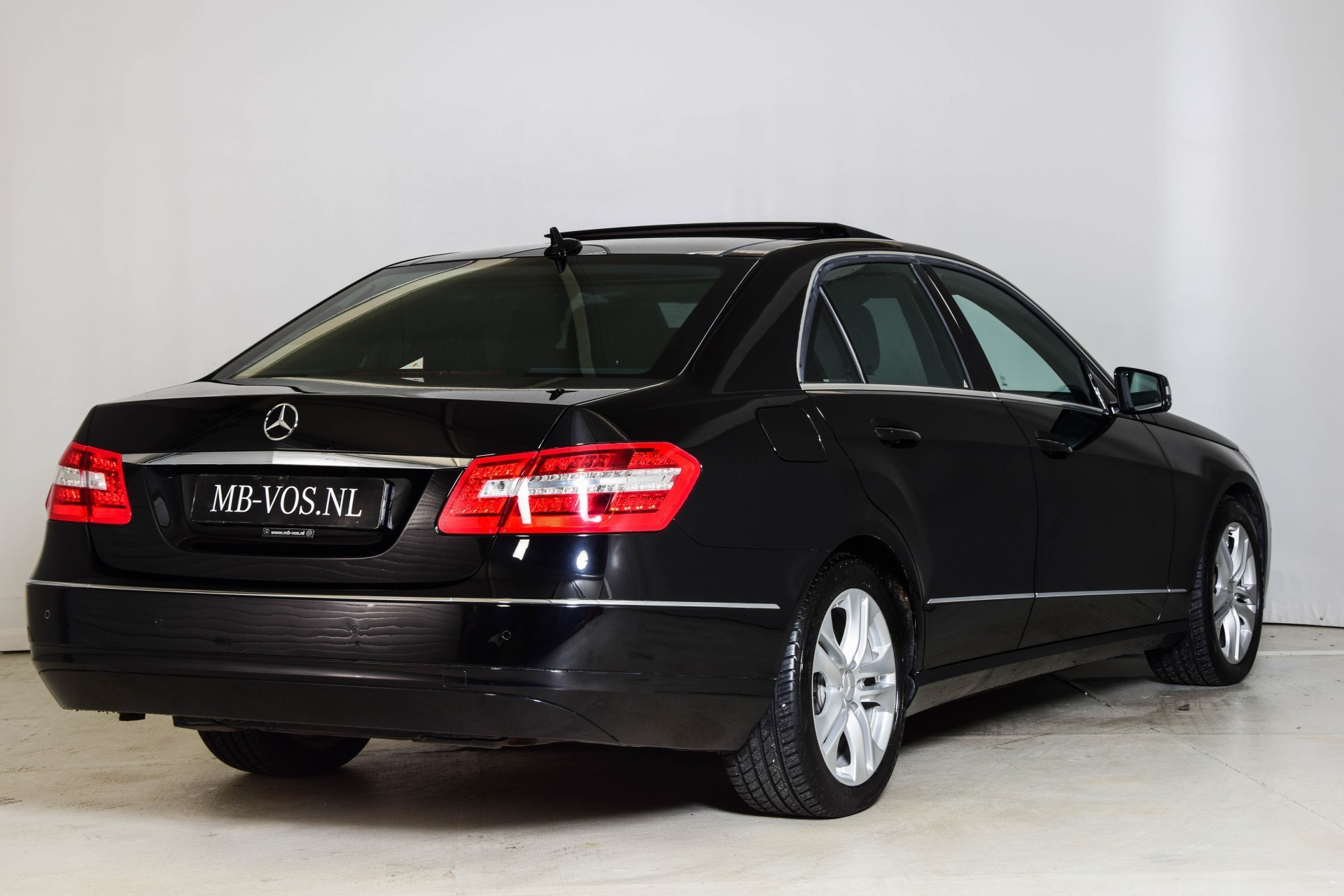 Mercedes-Benz E-Klasse 300 Cdi Distronic/Luchtvering/Massage/Panodak/Memory/Keyless Aut7 Foto 2