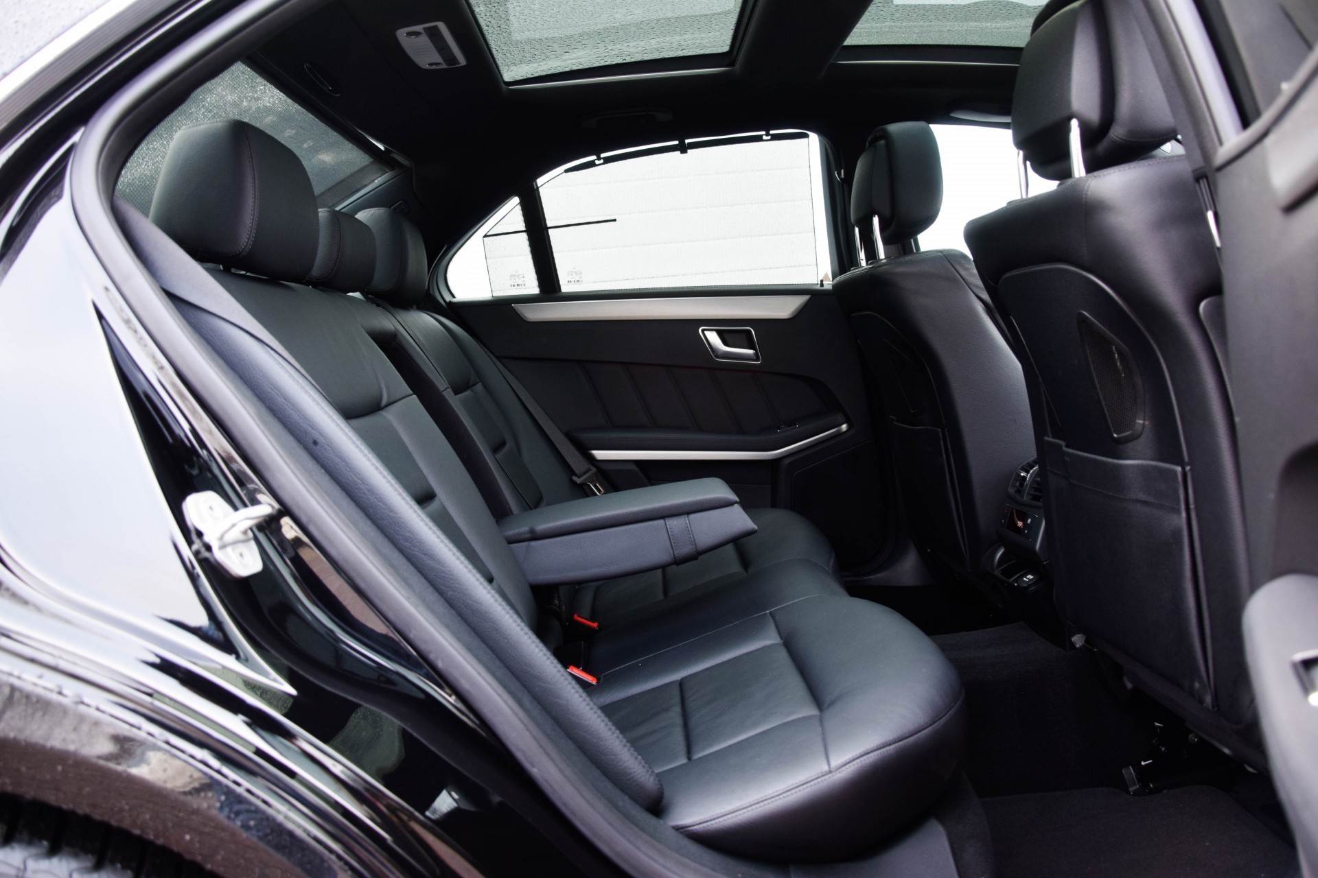 Mercedes-Benz E-Klasse 300 Cdi Distronic/Luchtvering/Massage/Panodak/Memory/Keyless Aut7 Foto 4