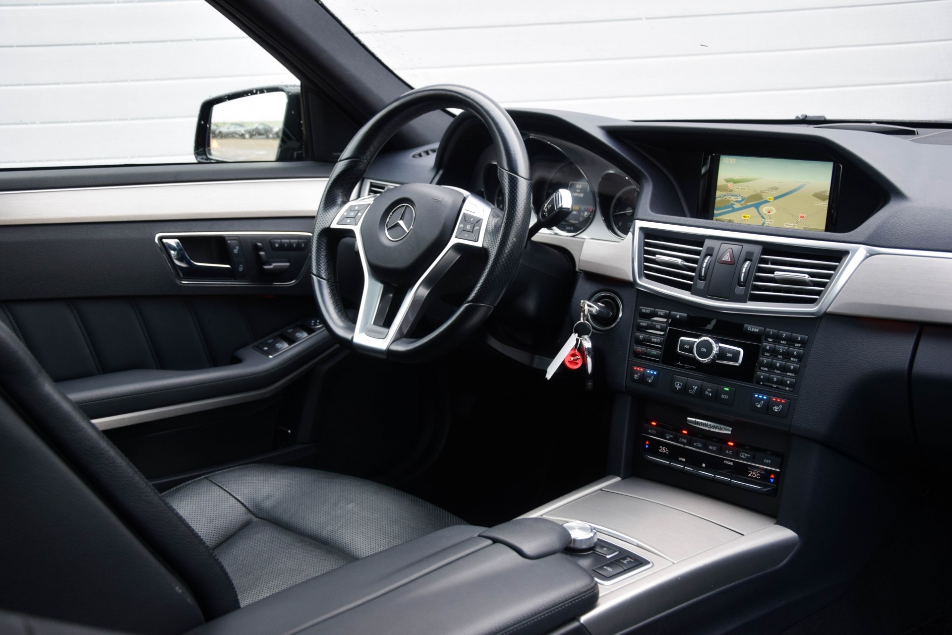 Mercedes-Benz E-Klasse 300 Cdi Distronic/Luchtvering/Massage/Panodak/Memory/Keyless Aut7 Foto 6