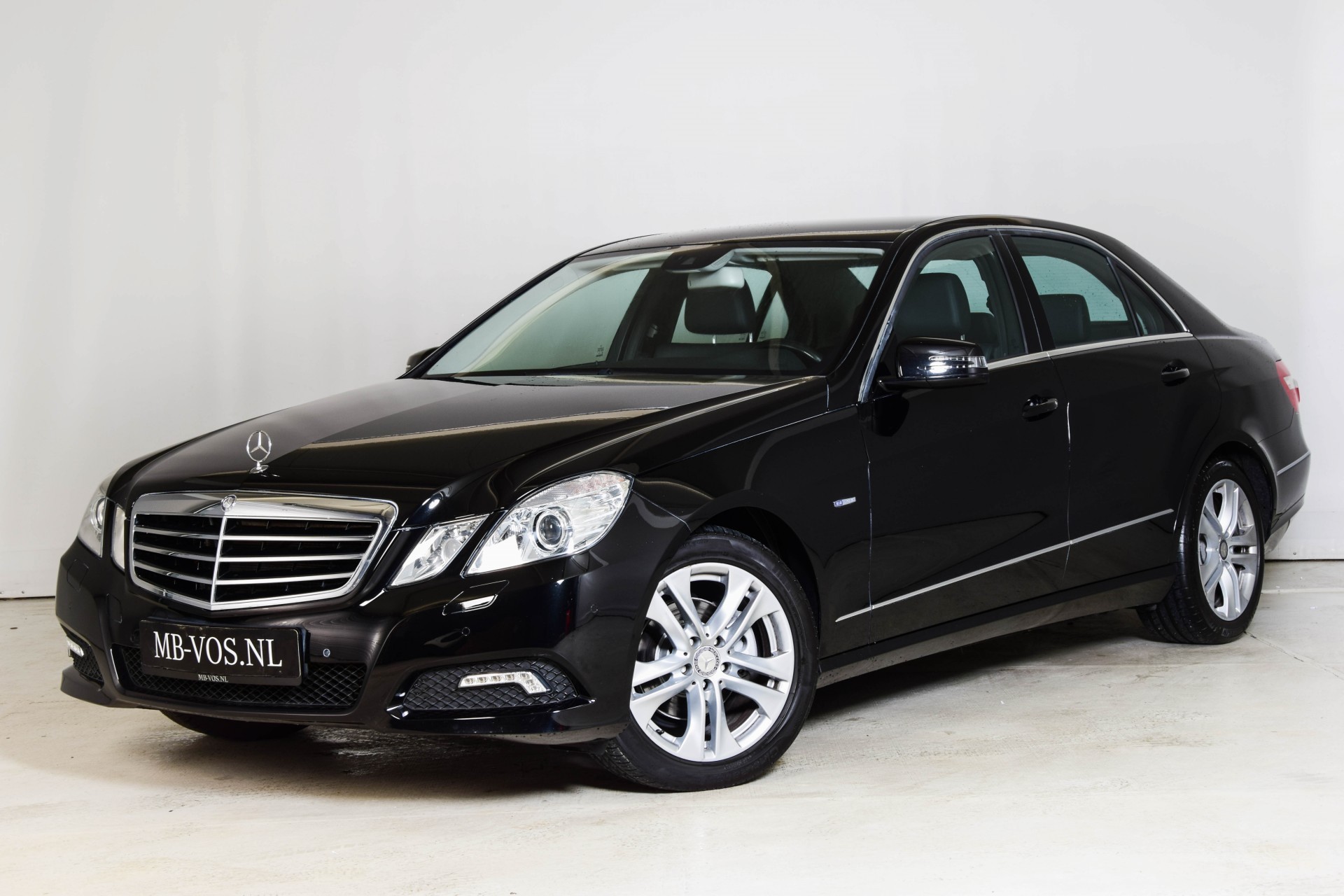 Mercedes-Benz E-Klasse 200 Cdi Avantgarde Navi/ILS/Verw-stln/Trkhk Aut5 Foto 1