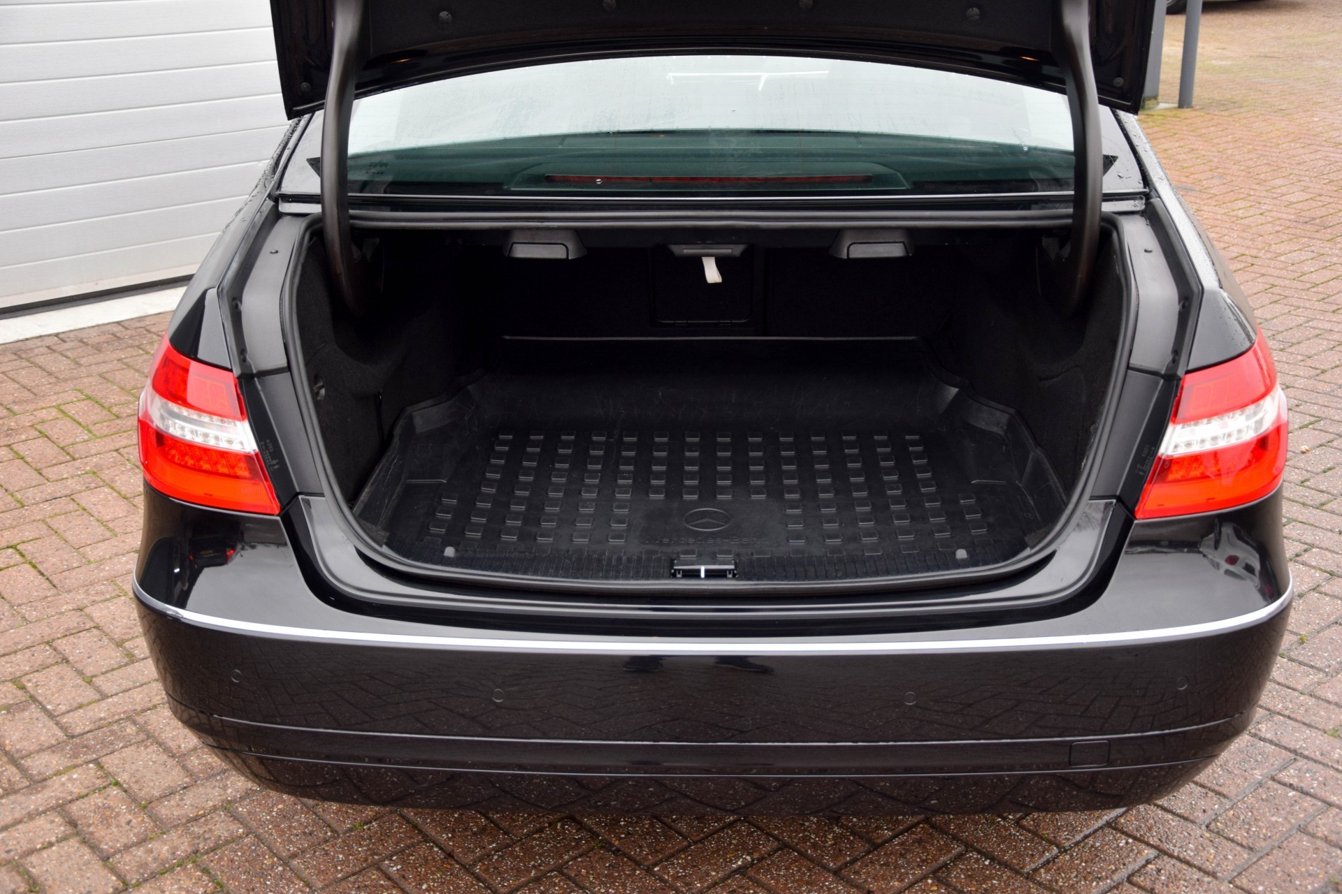 Mercedes-Benz E-Klasse 200 Cdi Avantgarde Navi/ILS/Verw-stln/Trkhk Aut5 Foto 13