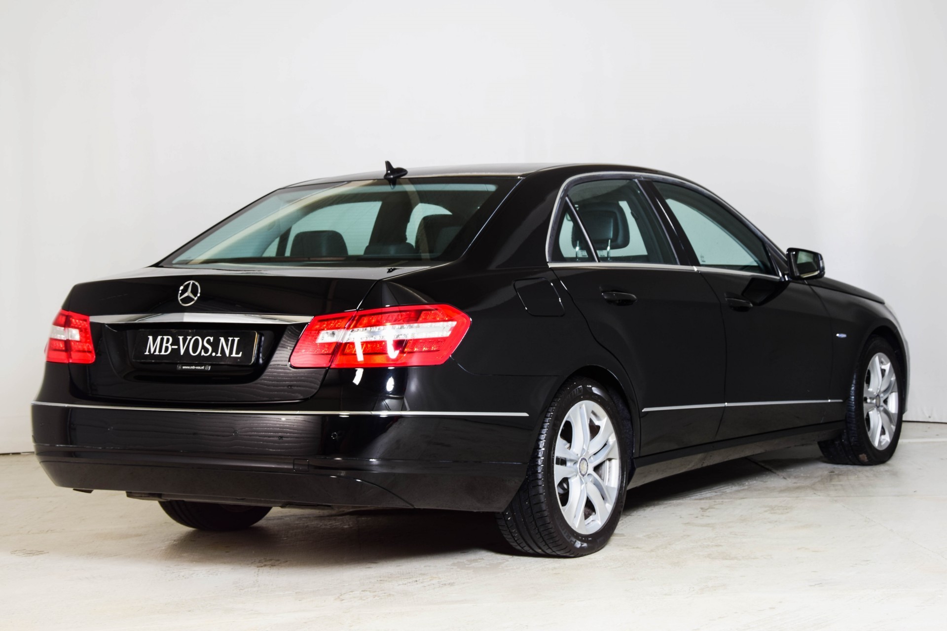 Mercedes-Benz E-Klasse 200 Cdi Avantgarde Navi/ILS/Verw-stln/Trkhk Aut5 Foto 2