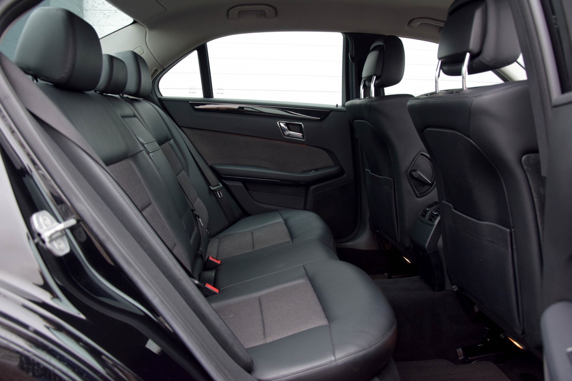 Mercedes-Benz E-Klasse 200 Cdi Avantgarde Navi/ILS/Verw-stln/Trkhk Aut5 Foto 4