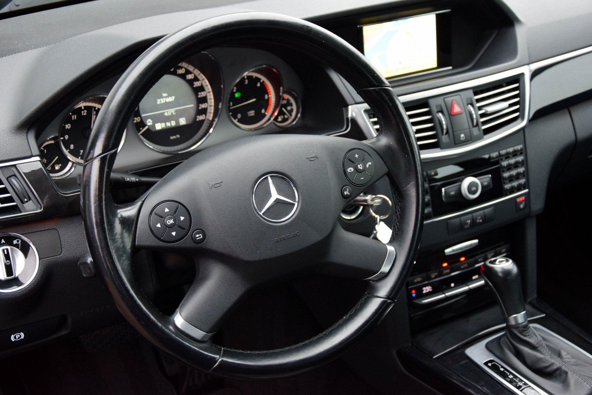 Mercedes-Benz E-Klasse 200 Cdi Avantgarde Navi/ILS/Verw-stln/Trkhk Aut5 Foto 9