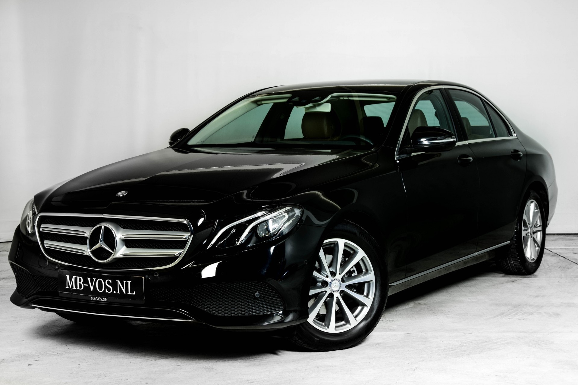 Mercedes-Benz E-Klasse 220d Avantgarde Widescreen/Leder/ILS/Head-Up/Camera Aut9 Foto 1