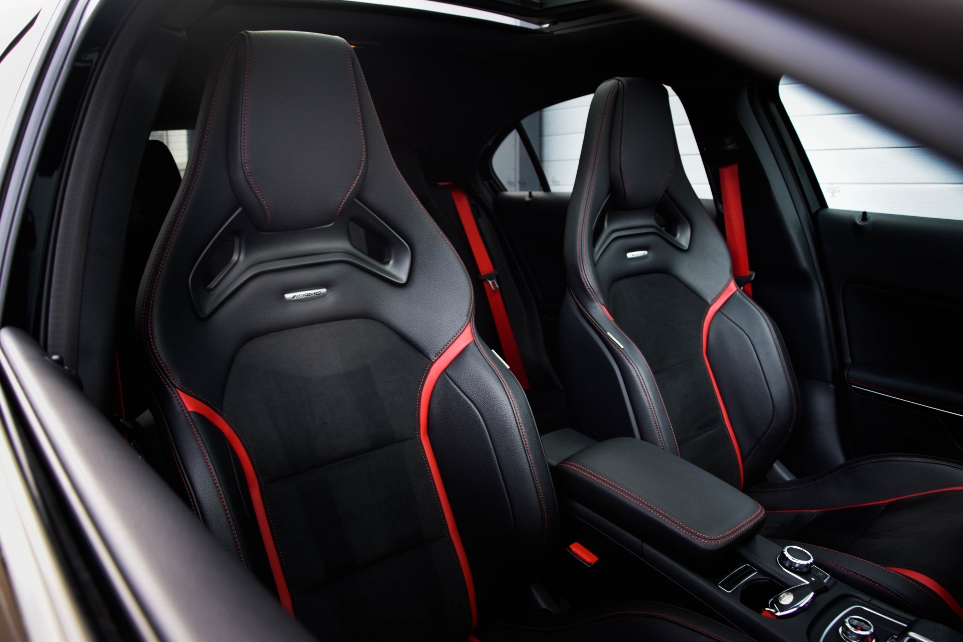 Mercedes-Benz A-Klasse 45 AMG 4-M Performance stoelen/Aerodynamica/Keyless/Distronic/Com/Harman Aut7 Foto 13