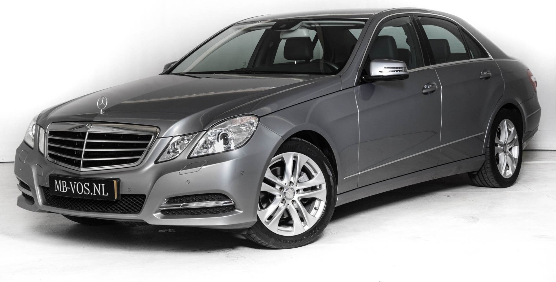 Mercedes-Benz E-Klasse 200 CGI Avantgarde Navi/Parktronic/ILS/Verw-Stln Aut5 Foto 1