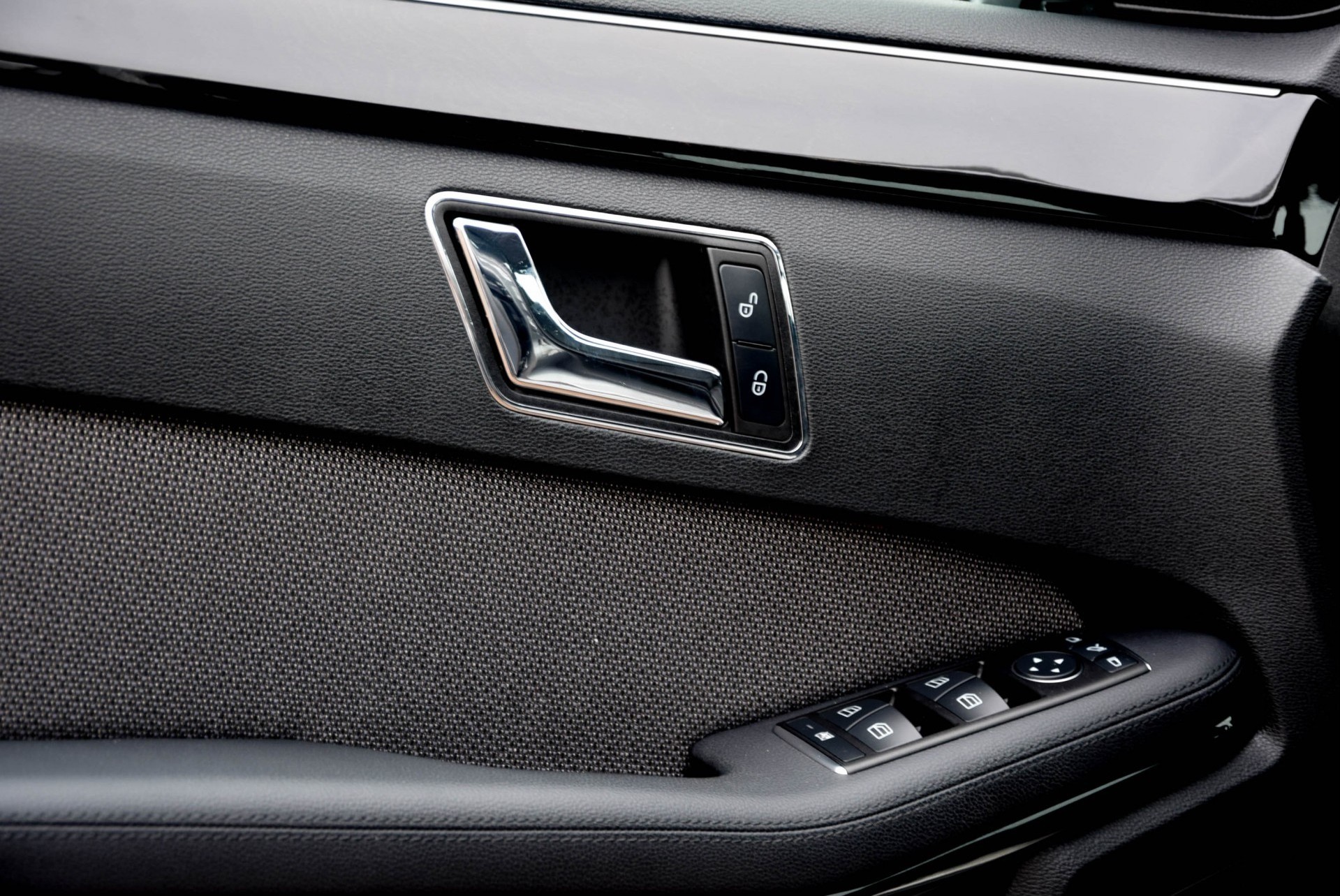 Mercedes-Benz E-Klasse 200 CGI Avantgarde Navi/Parktronic/ILS/Verw-Stln Aut5 Foto 10