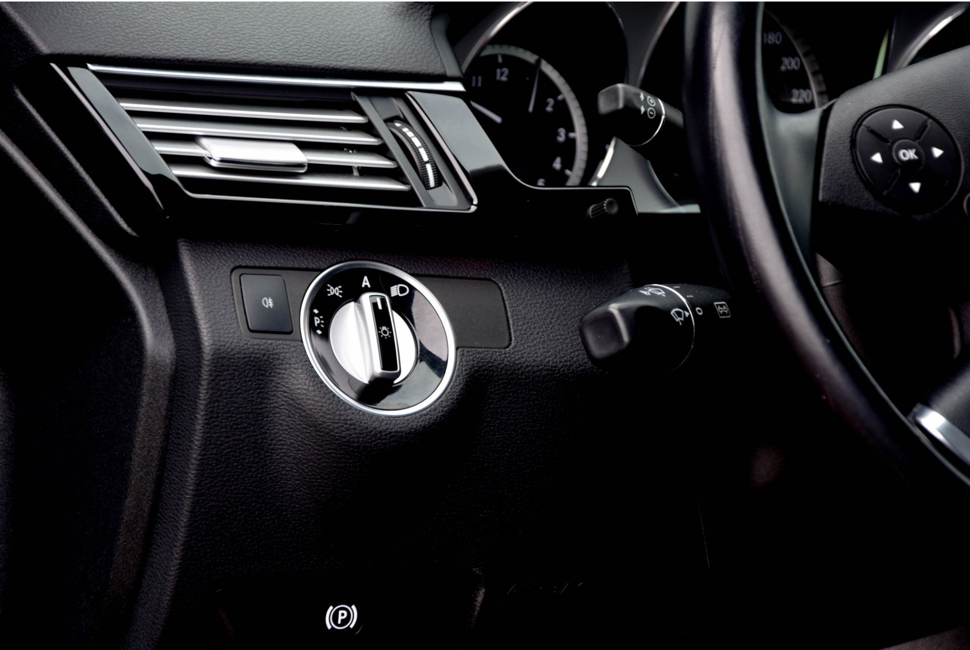 Mercedes-Benz E-Klasse 200 CGI Avantgarde Navi/Parktronic/ILS/Verw-Stln Aut5 Foto 11