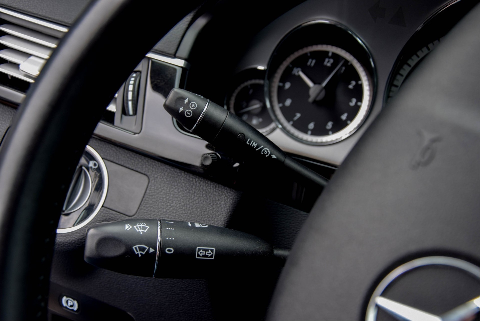 Mercedes-Benz E-Klasse 200 CGI Avantgarde Navi/Parktronic/ILS/Verw-Stln Aut5 Foto 13