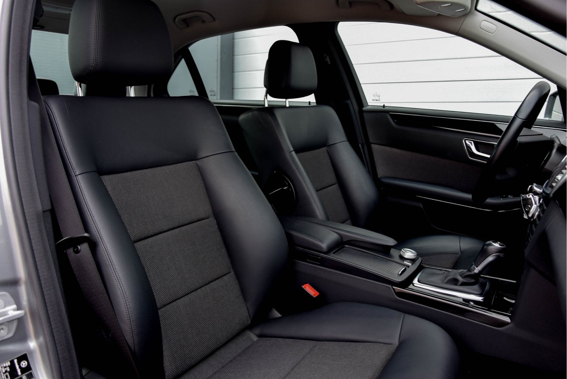 Mercedes-Benz E-Klasse 200 CGI Avantgarde Navi/Parktronic/ILS/Verw-Stln Aut5 Foto 3