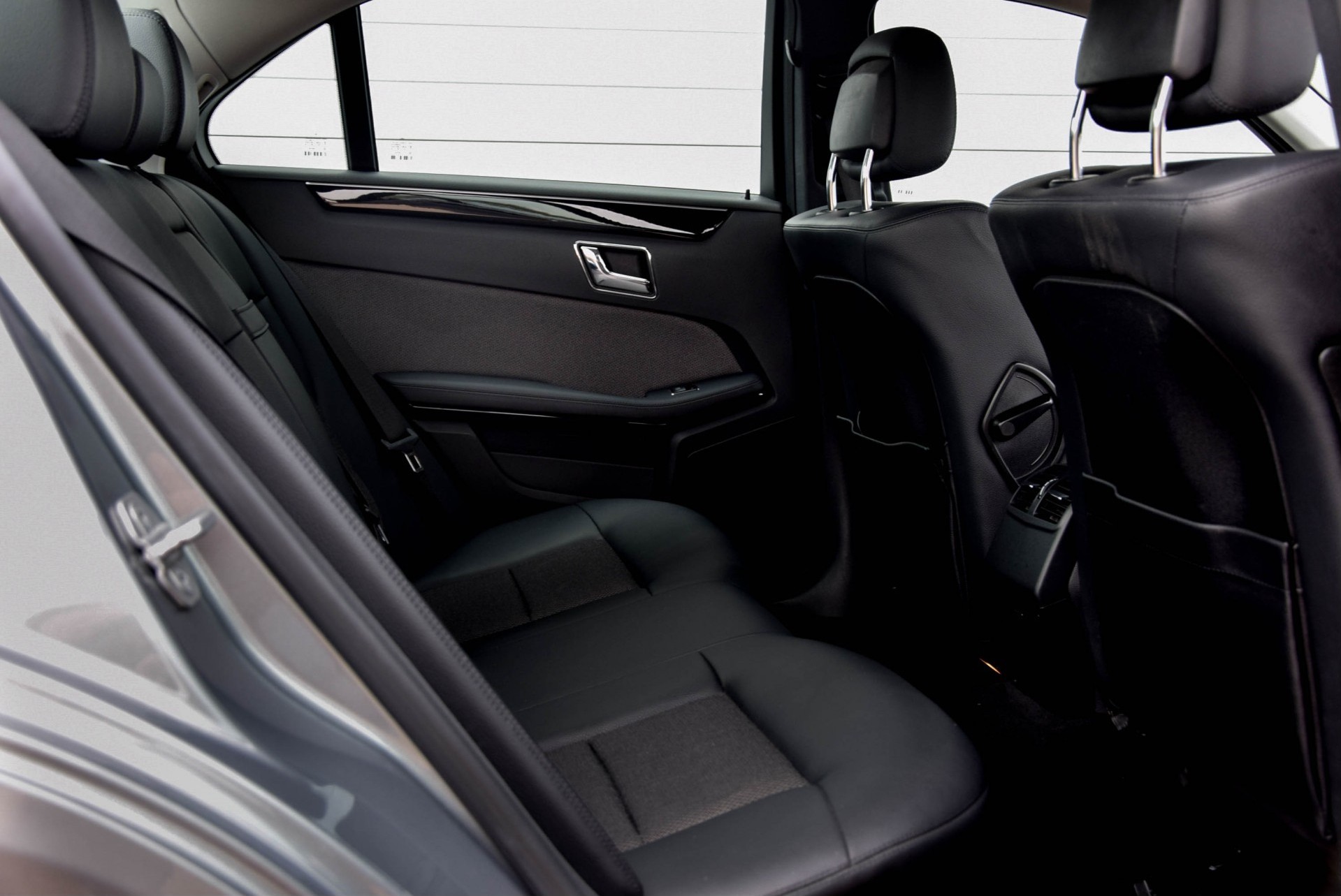 Mercedes-Benz E-Klasse 200 CGI Avantgarde Navi/Parktronic/ILS/Verw-Stln Aut5 Foto 4