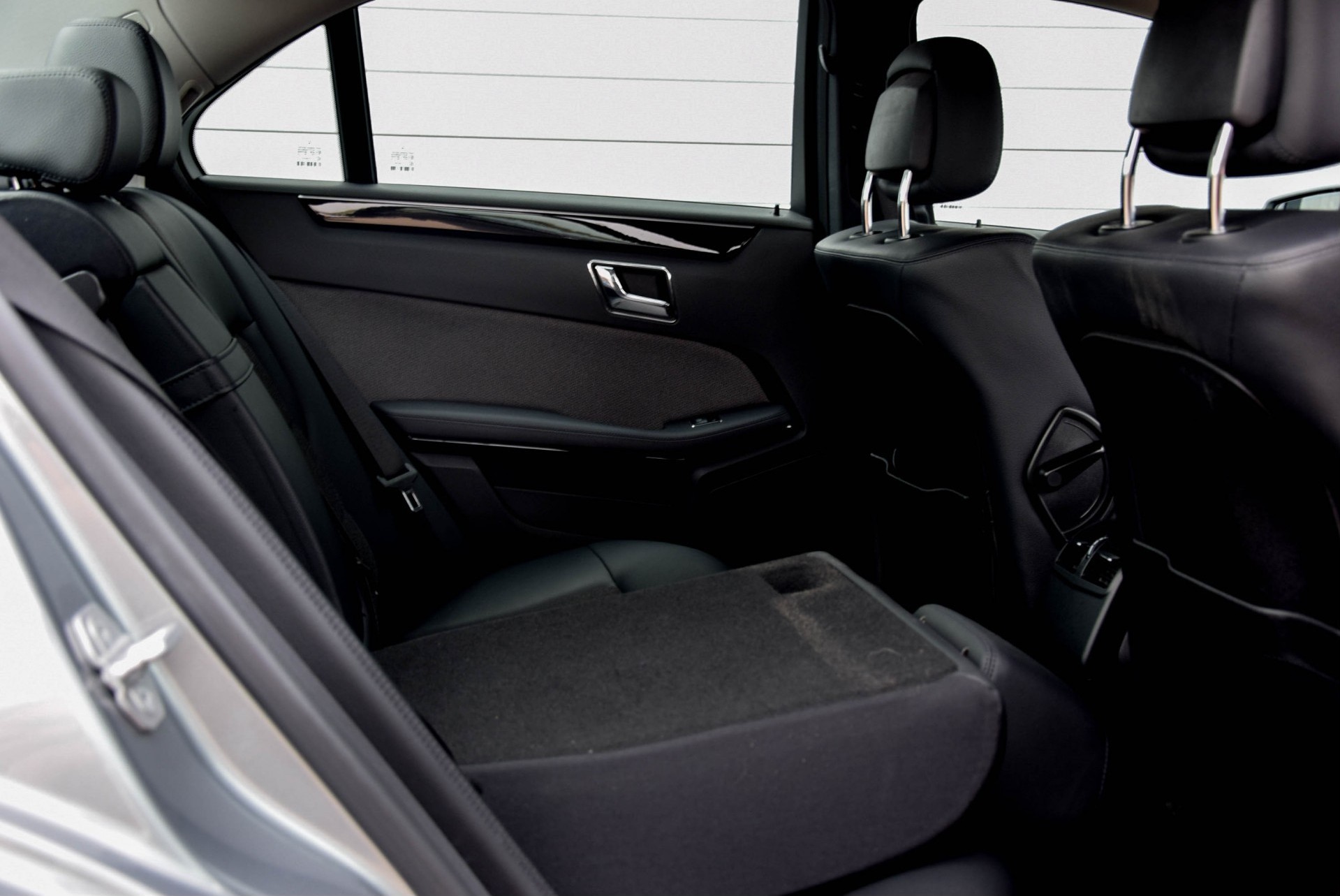 Mercedes-Benz E-Klasse 200 CGI Avantgarde Navi/Parktronic/ILS/Verw-Stln Aut5 Foto 5