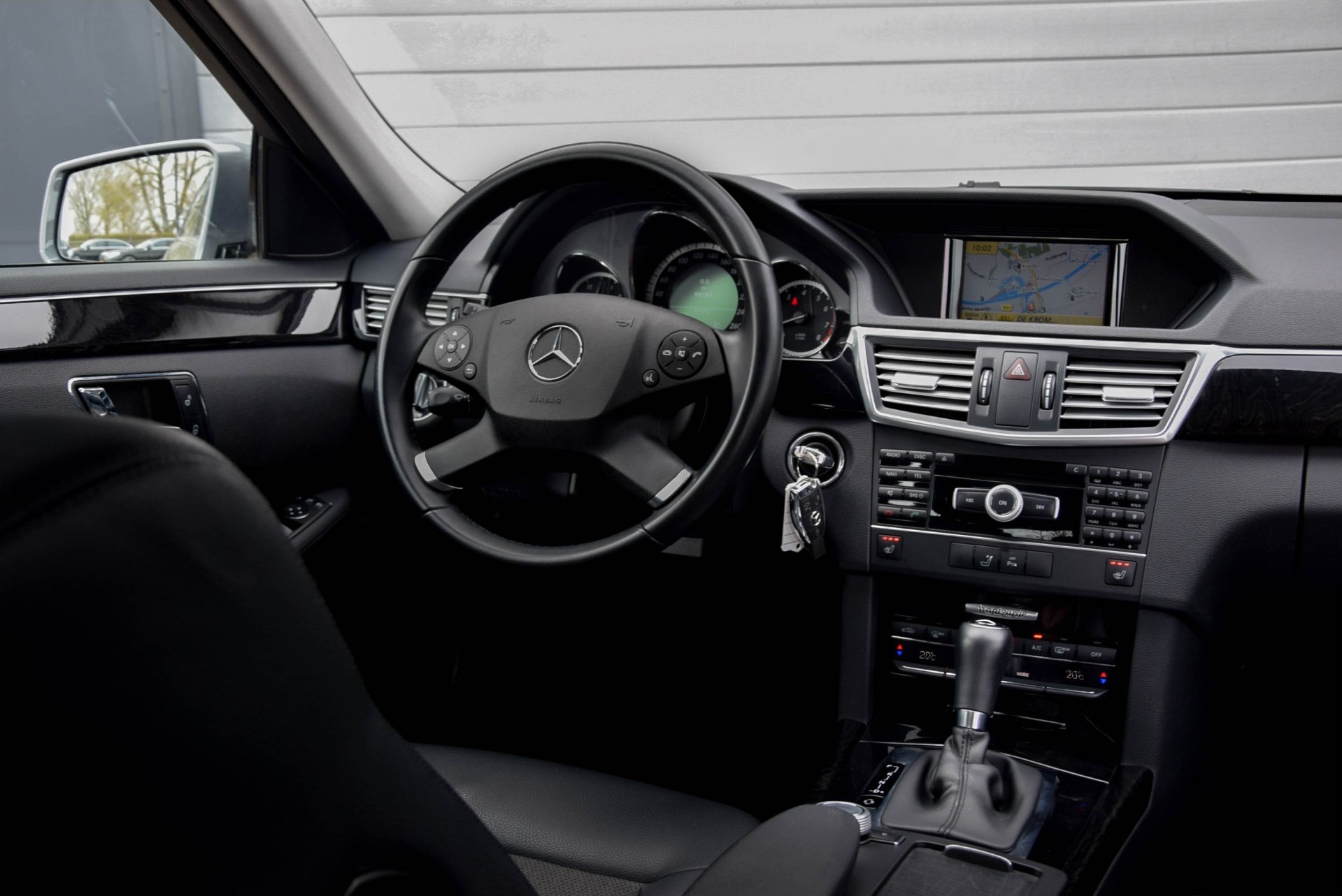 Mercedes-Benz E-Klasse 200 CGI Avantgarde Navi/Parktronic/ILS/Verw-Stln Aut5 Foto 6
