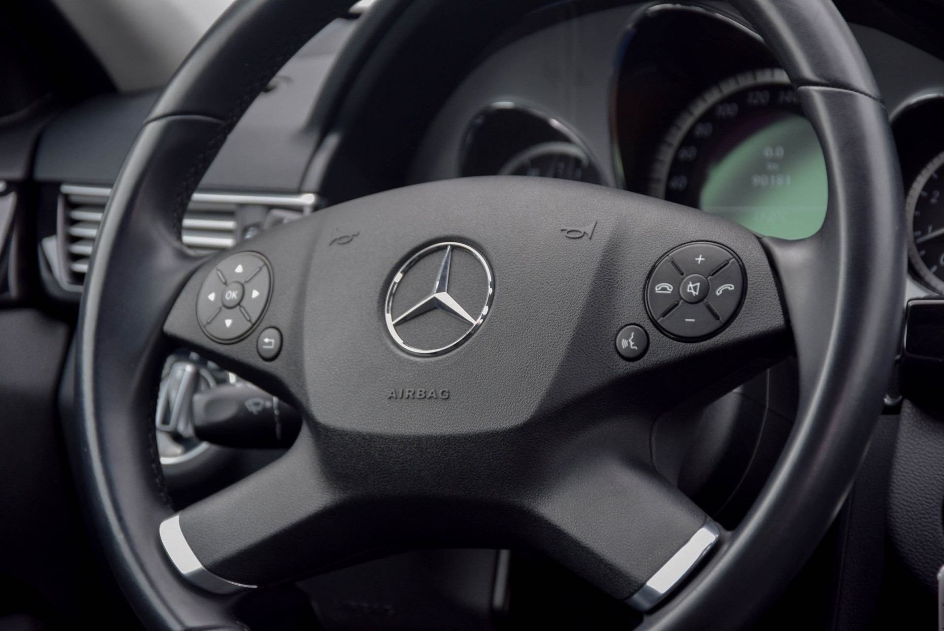 Mercedes-Benz E-Klasse 200 CGI Avantgarde Navi/Parktronic/ILS/Verw-Stln Aut5 Foto 9