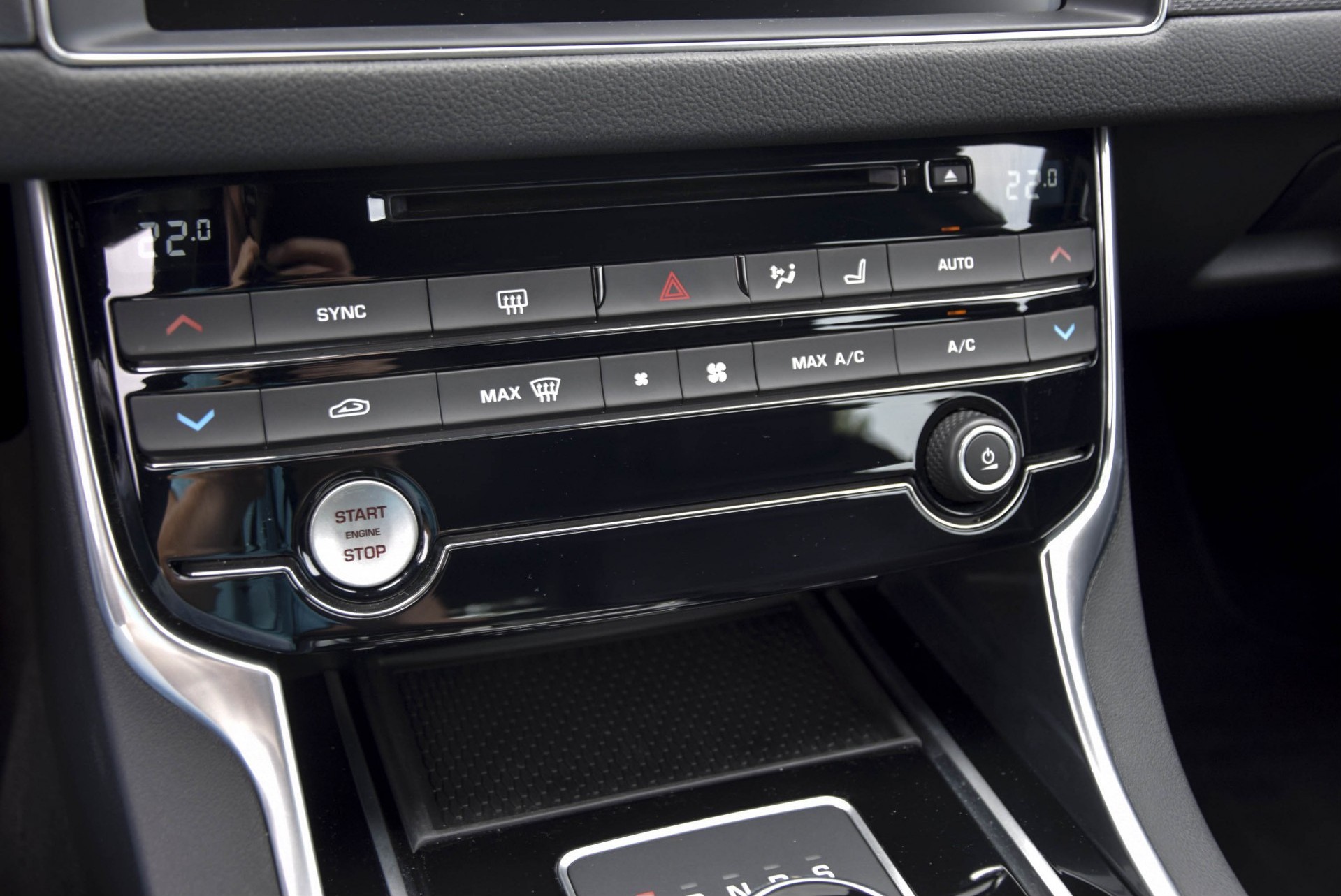 Jaguar XF 2.0D Portfolio R-sport/Black Edition/Xenon/Keyless-GO/Camera/Leder/20'' Aut8 Foto 12