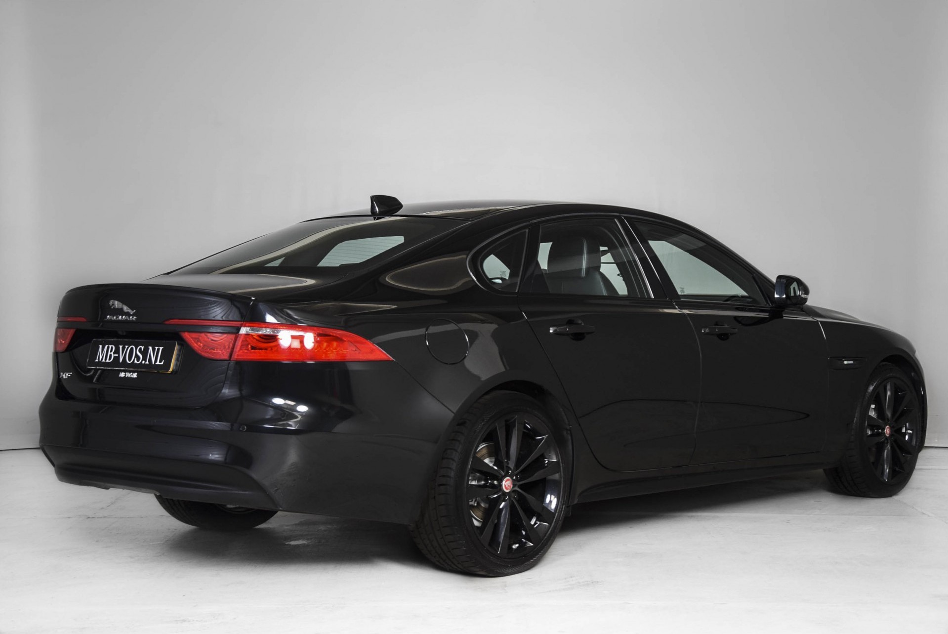 Jaguar XF 2.0D Portfolio R-sport/Black Edition/Xenon/Keyless-GO/Camera/Leder/20'' Aut8 Foto 2