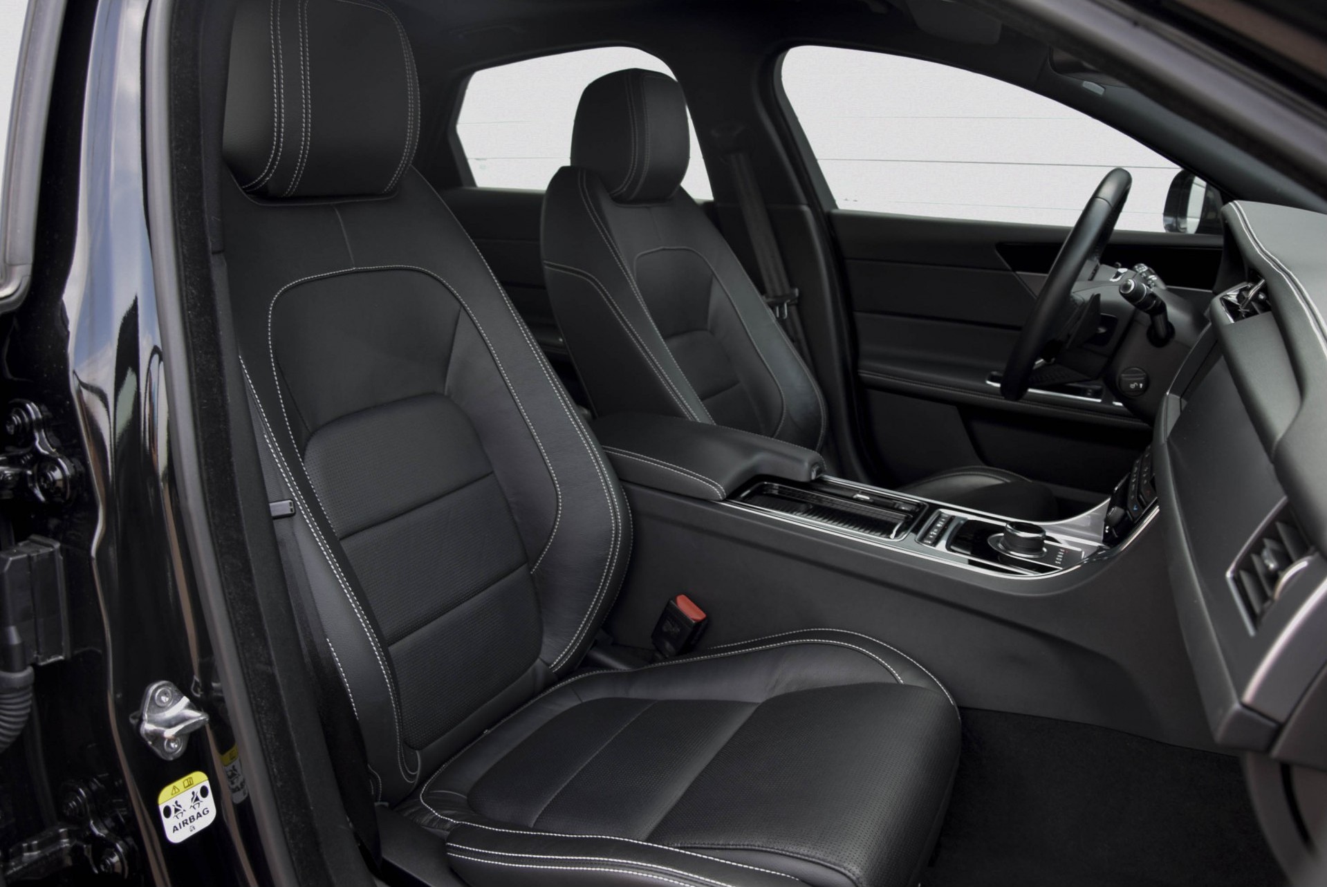 Jaguar XF 2.0D Portfolio R-sport/Black Edition/Xenon/Keyless-GO/Camera/Leder/20'' Aut8 Foto 3