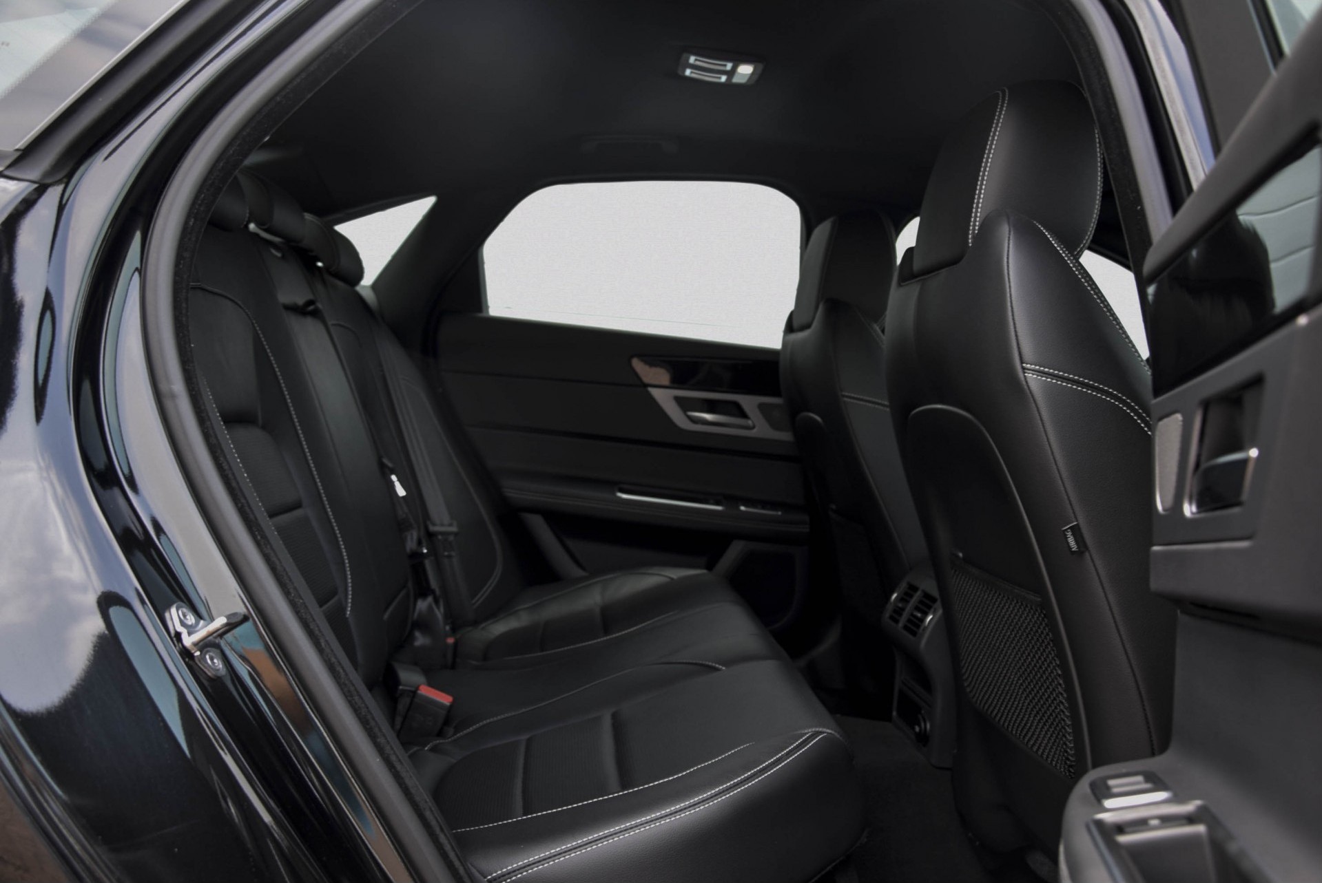 Jaguar XF 2.0D Portfolio R-sport/Black Edition/Xenon/Keyless-GO/Camera/Leder/20'' Aut8 Foto 4