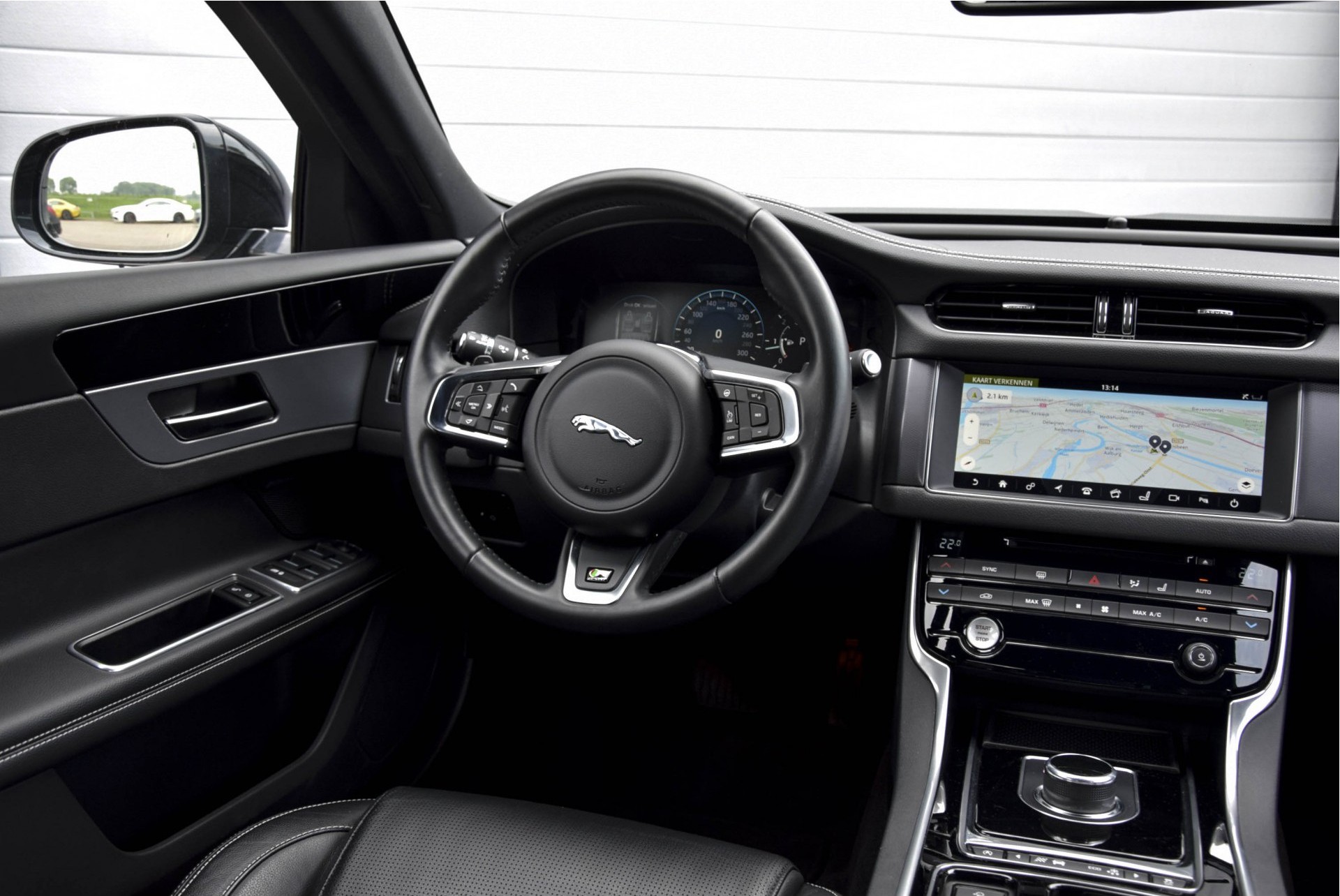 Jaguar XF 2.0D Portfolio R-sport/Black Edition/Xenon/Keyless-GO/Camera/Leder/20'' Aut8 Foto 5