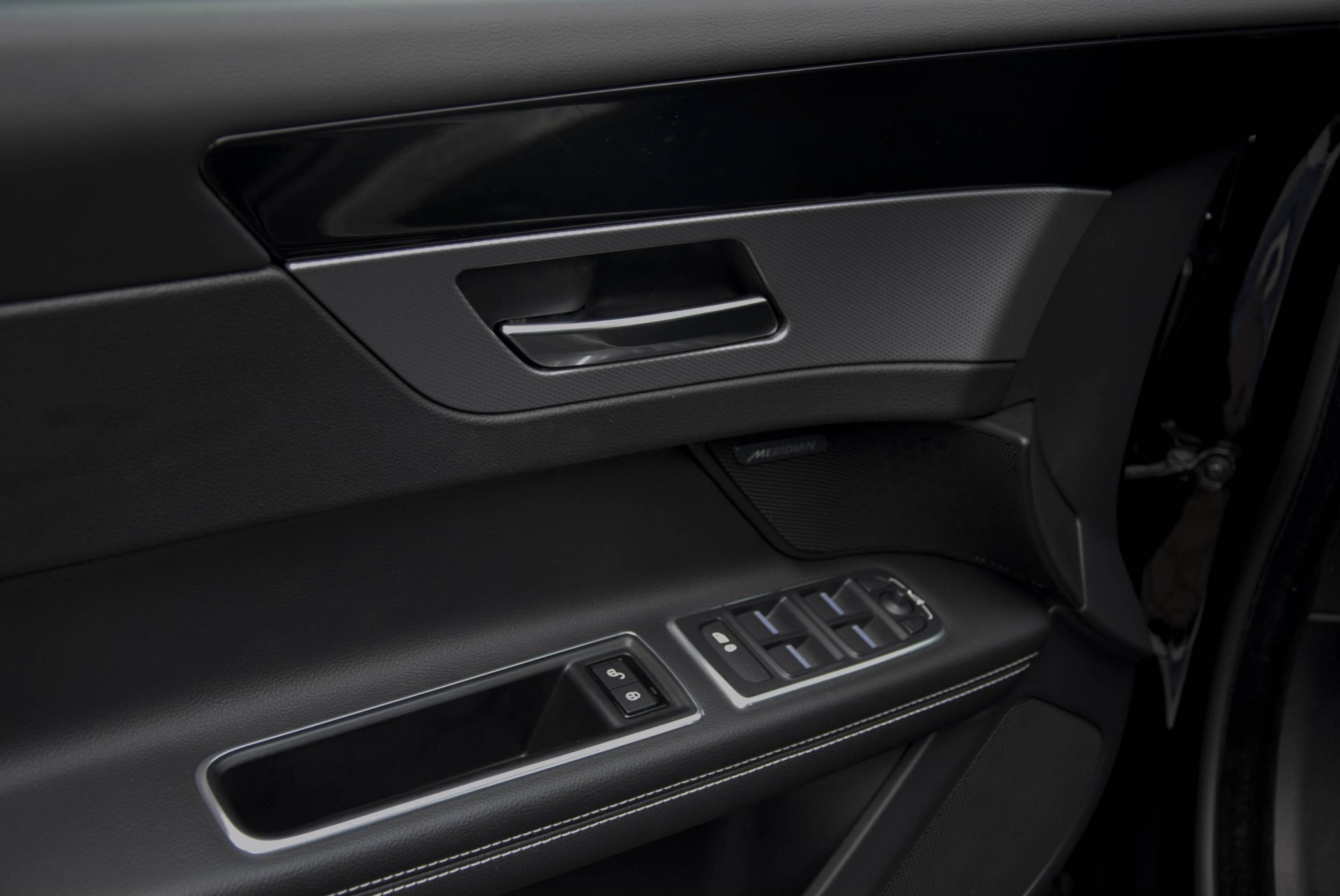 Jaguar XF 2.0D Portfolio R-sport/Black Edition/Xenon/Keyless-GO/Camera/Leder/20'' Aut8 Foto 7