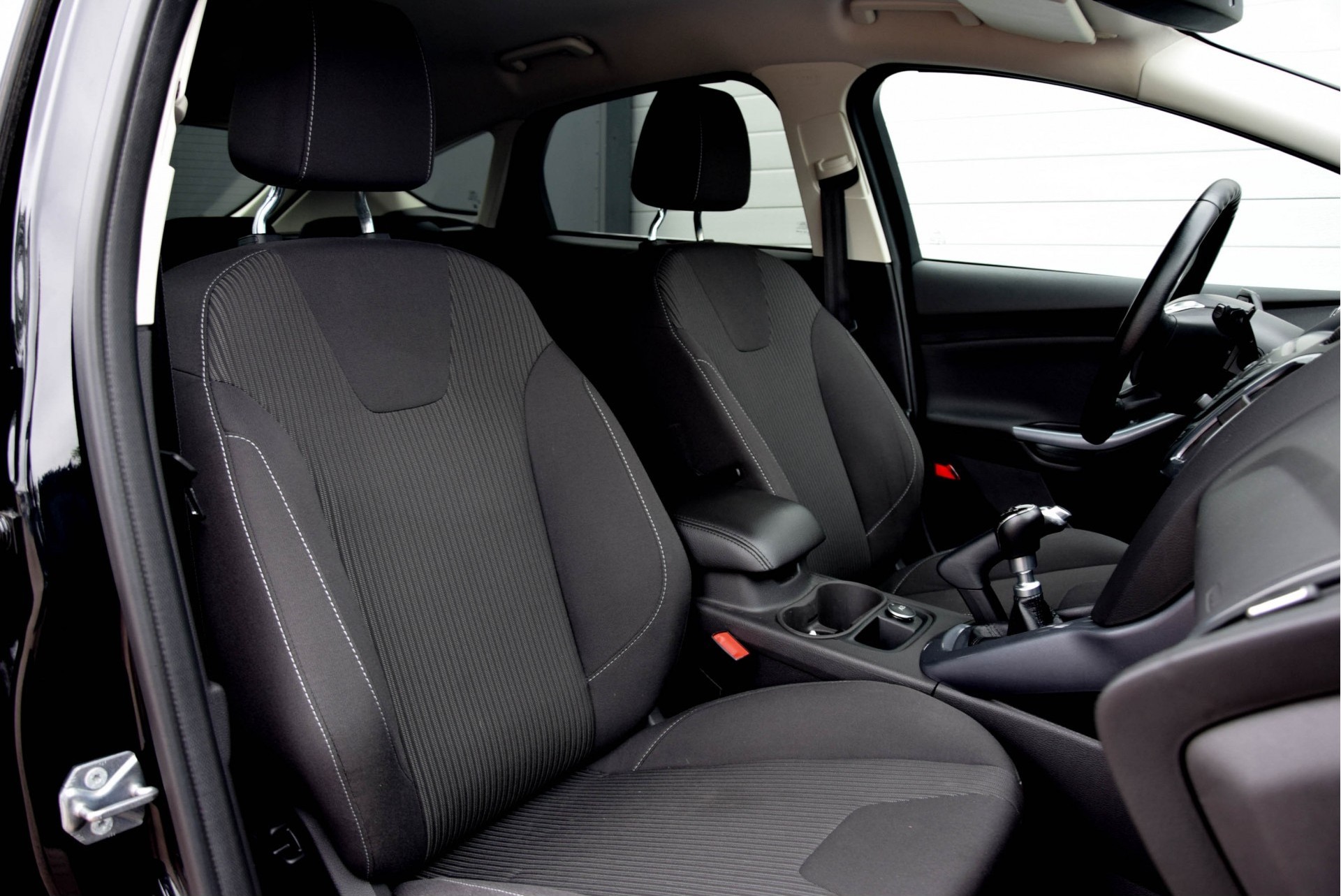 Ford Focus 1.6 Ecoboost Titanium 150PK/BusinessPack/17''/StoelV/Bleutooth/PDC 6bak Foto 3