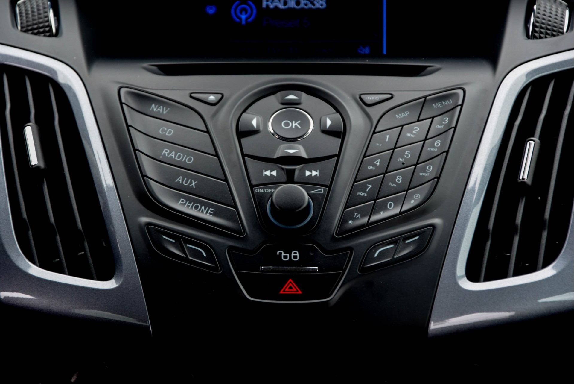 Ford Focus 1.6 Ecoboost Titanium 150PK/BusinessPack/17''/StoelV/Bleutooth/PDC 6bak Foto 8