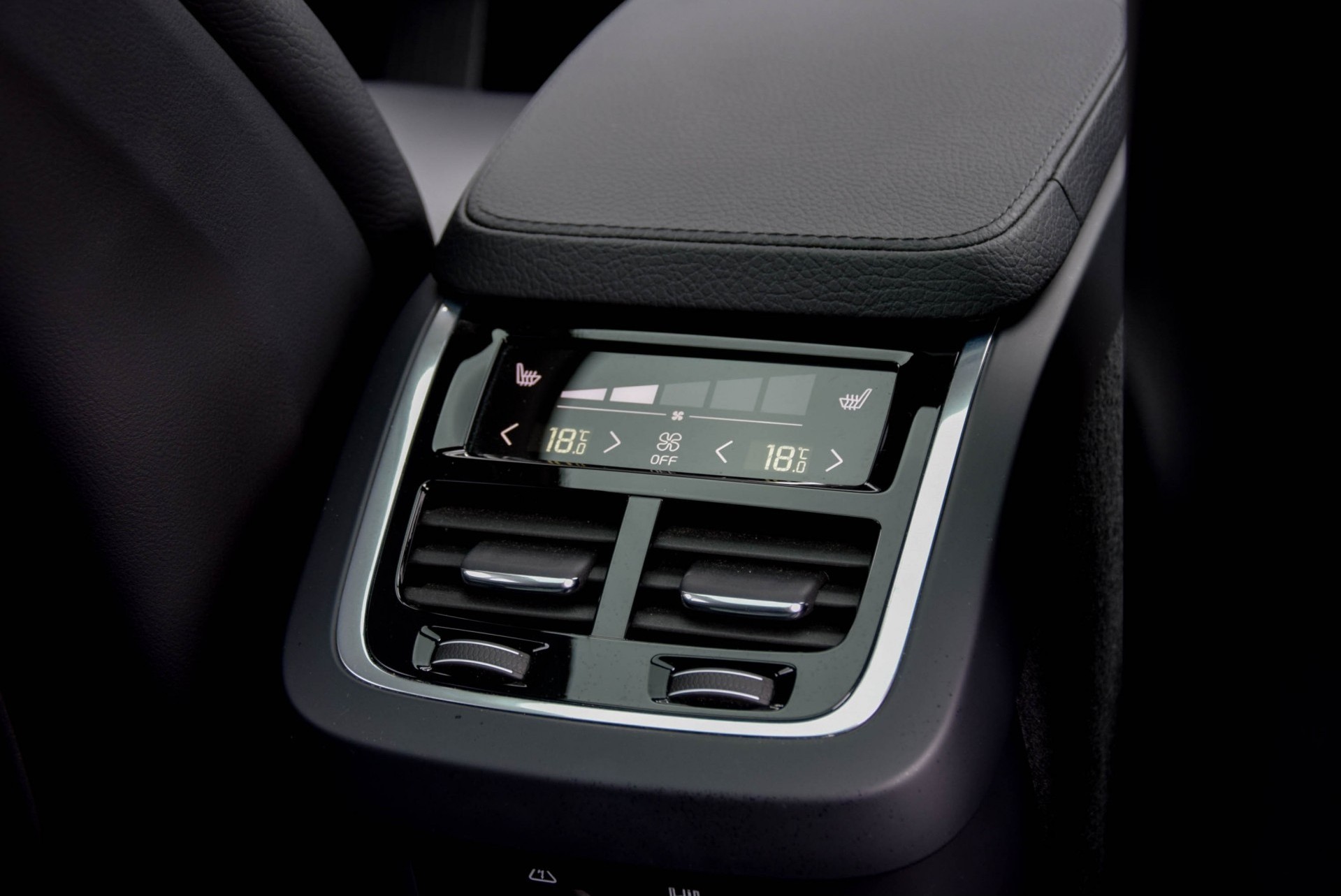 Volvo V90 Cross Country 2.0 D5 Pro B&W/LuxuryLine/VersatilityLine/ScandinvianLine/Parkeer/Pano Aut8 Foto 17