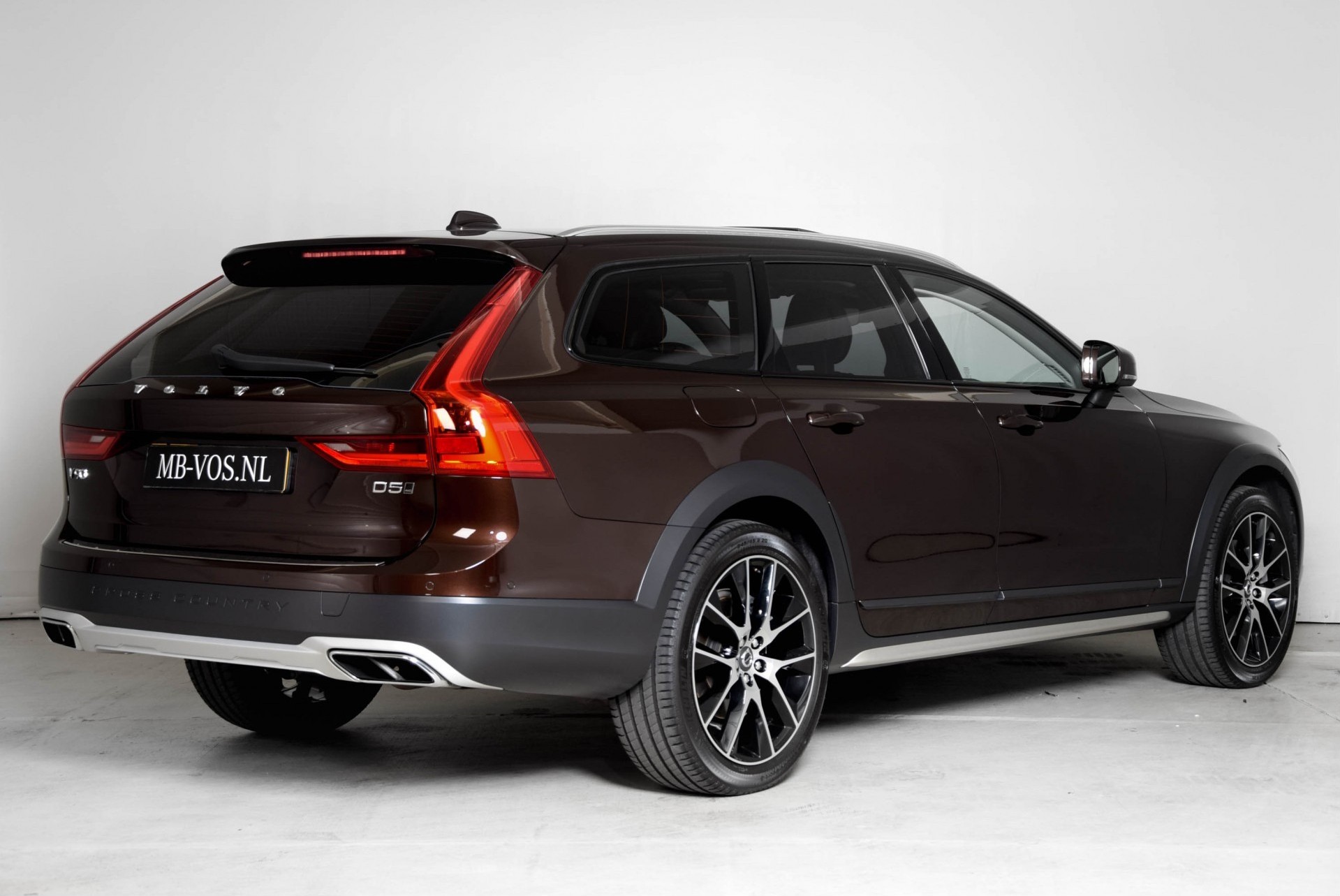 Volvo V90 Cross Country 2.0 D5 Pro B&W/LuxuryLine/VersatilityLine/ScandinvianLine/Parkeer/Pano Aut8 Foto 2